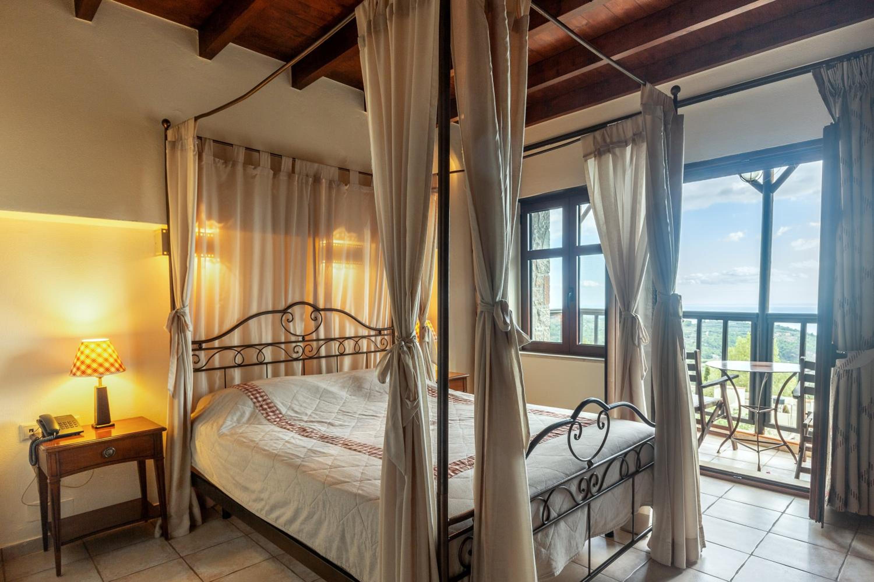 Superior Jacuzzi Maisonette with Sea View