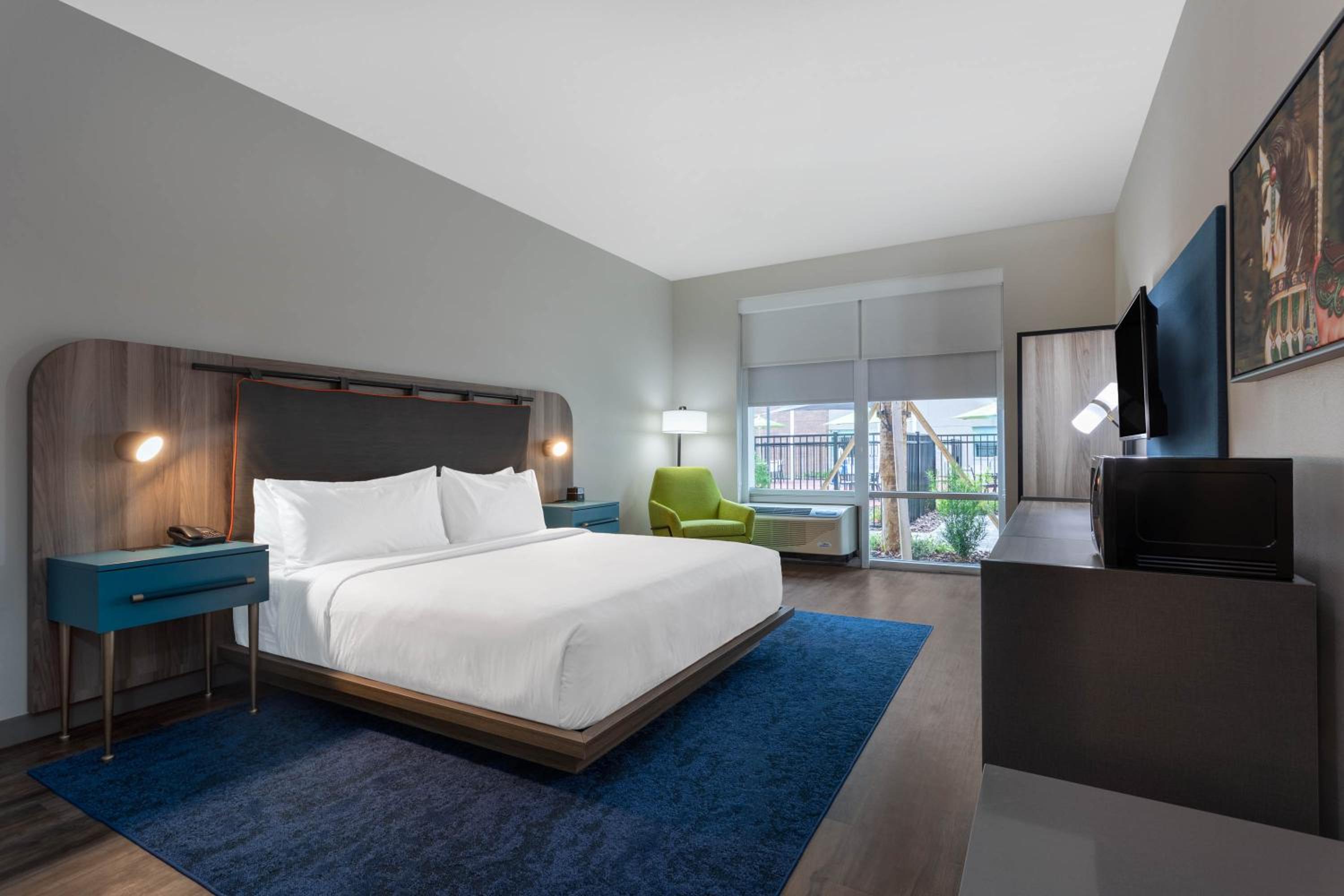 Deluxe King Room - Mobility Access/Non-Smoking