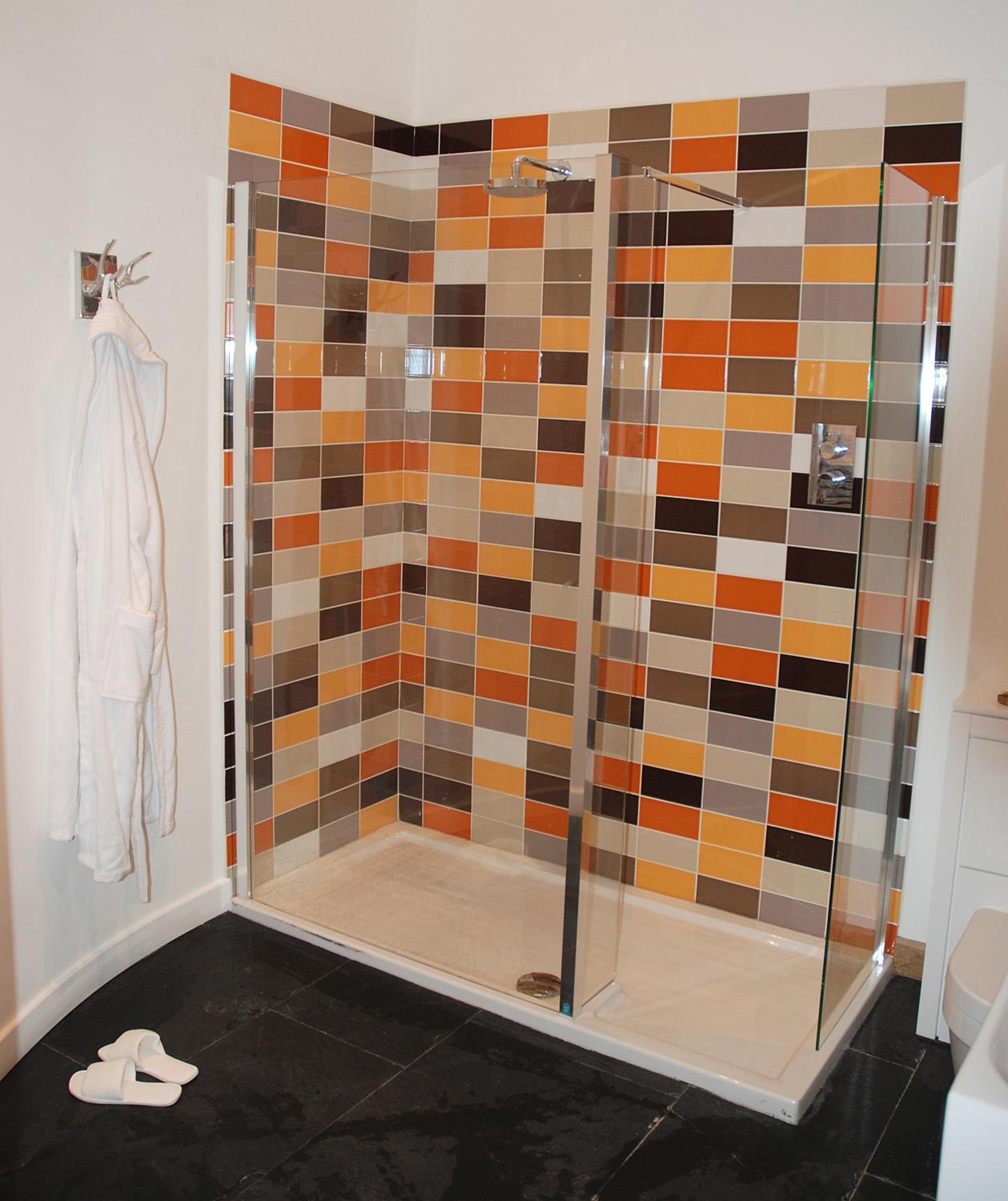 Apartment with Shower - Photo 3