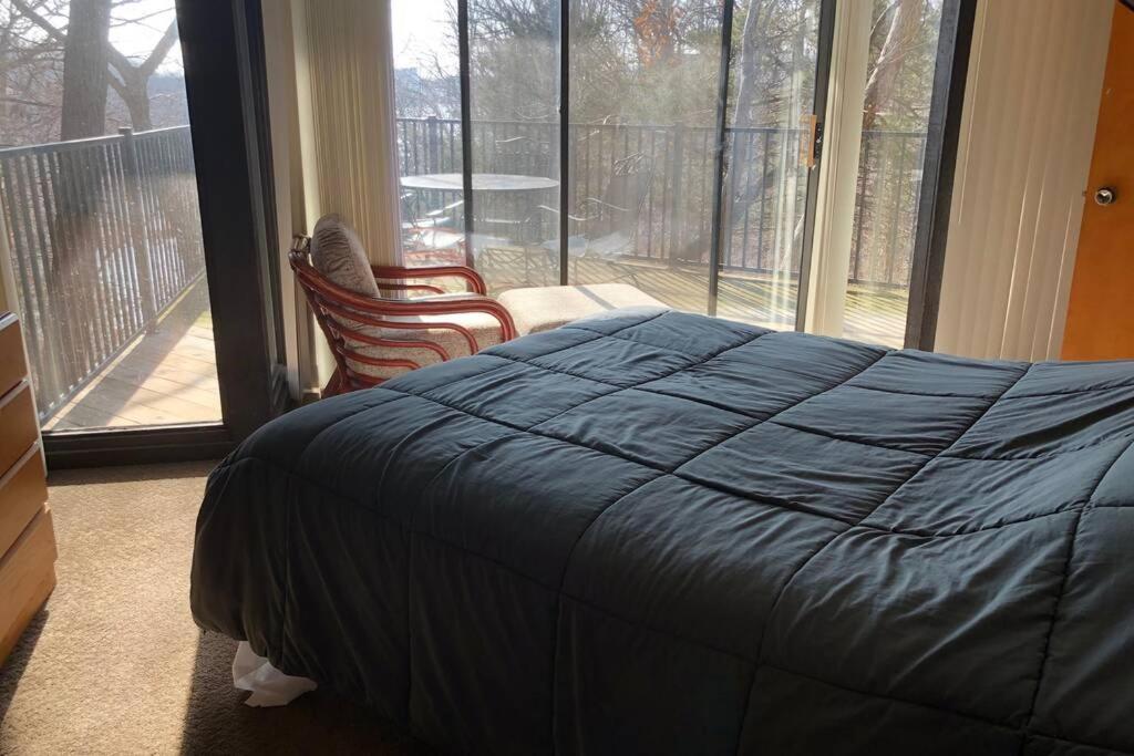Three-Bedroom House photo 2