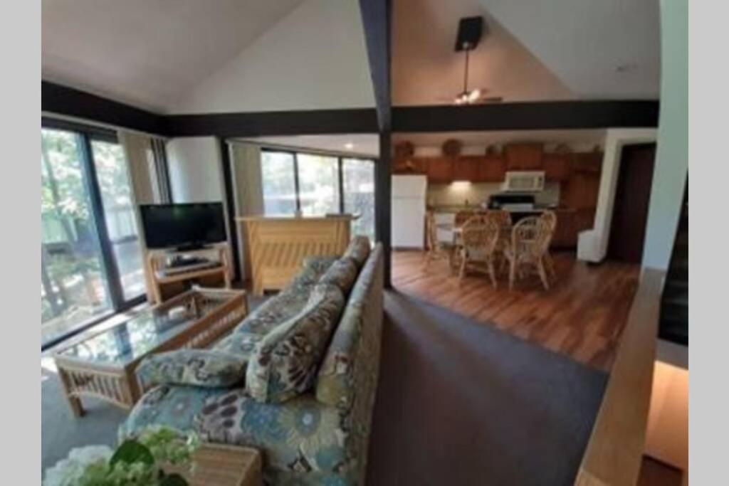 Three-Bedroom House photo 3