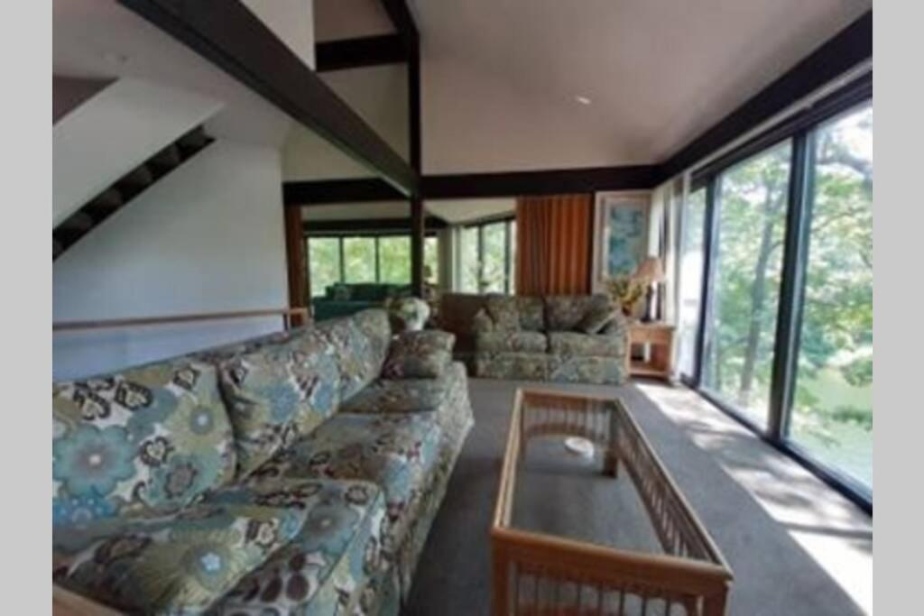 Three-Bedroom House photo 2