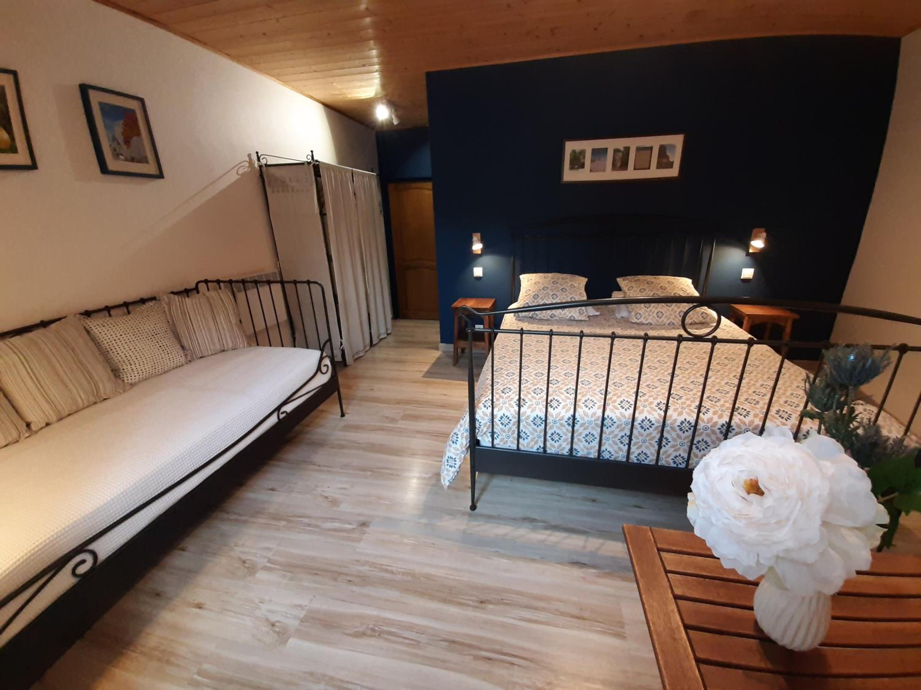 Double Room - Photo 7