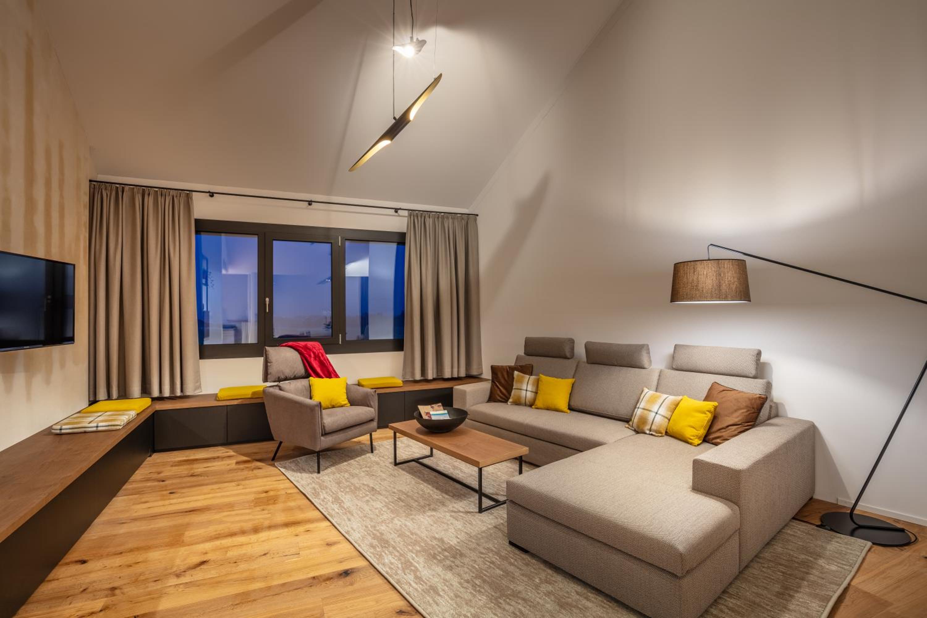 Superior Family Room photo 3