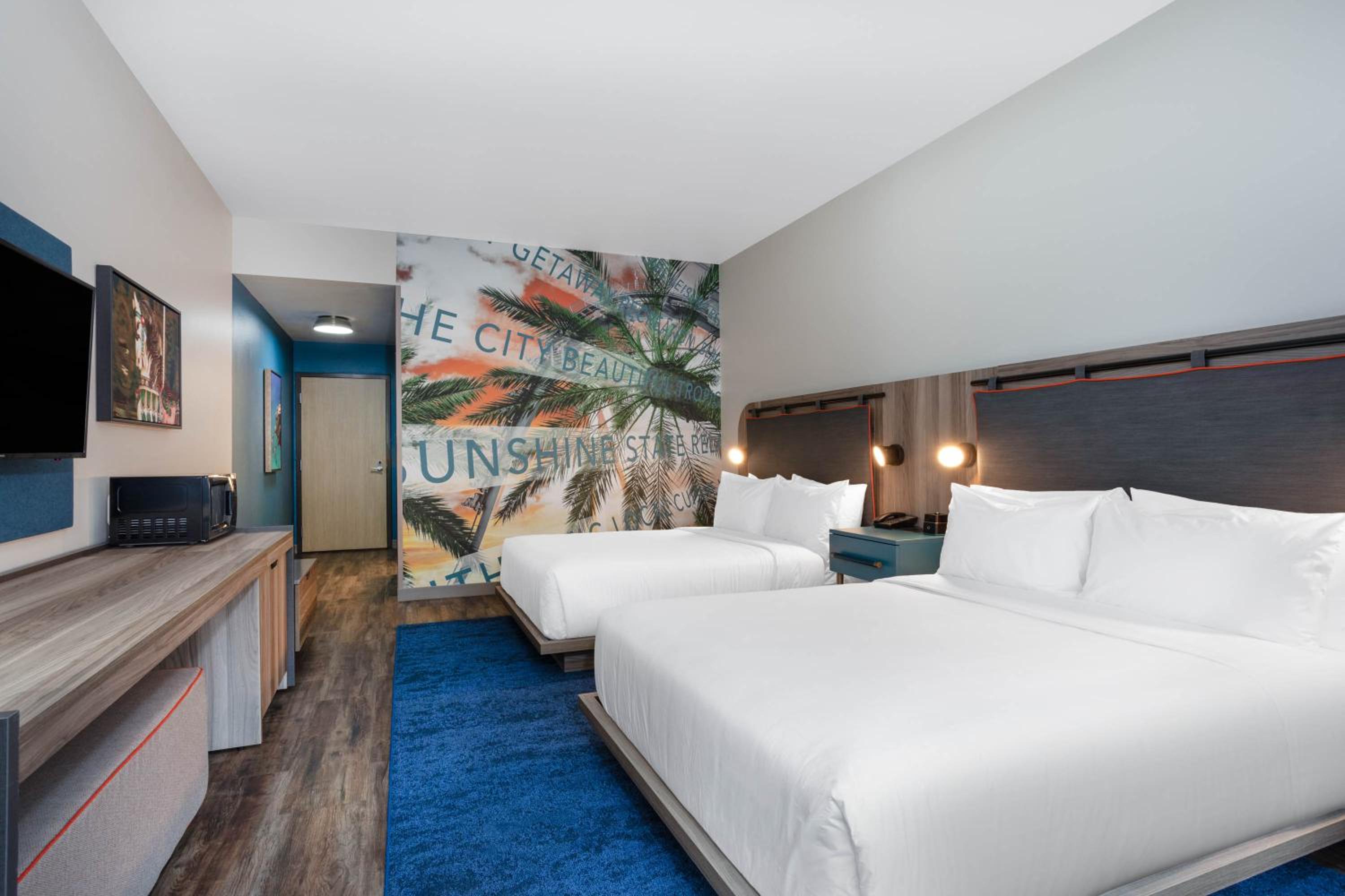Deluxe Queen Room with Two Queen Beds - Mobility Access/Non-Smoking