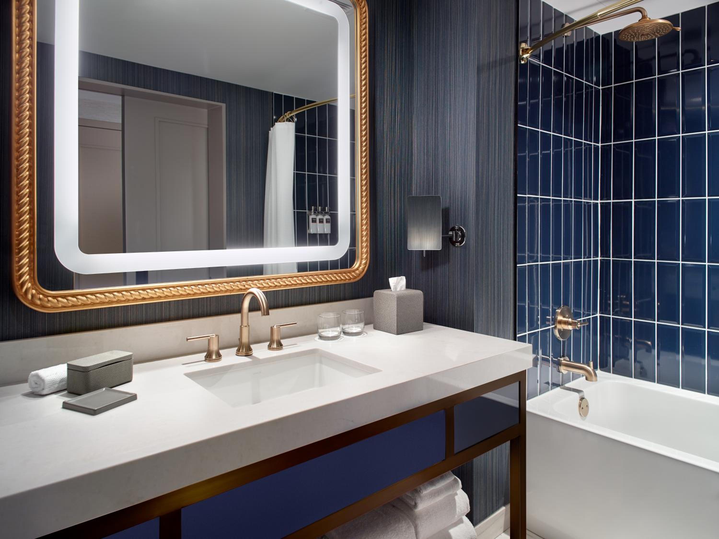 Deluxe Room 2 Queen Beds  - Photo 7