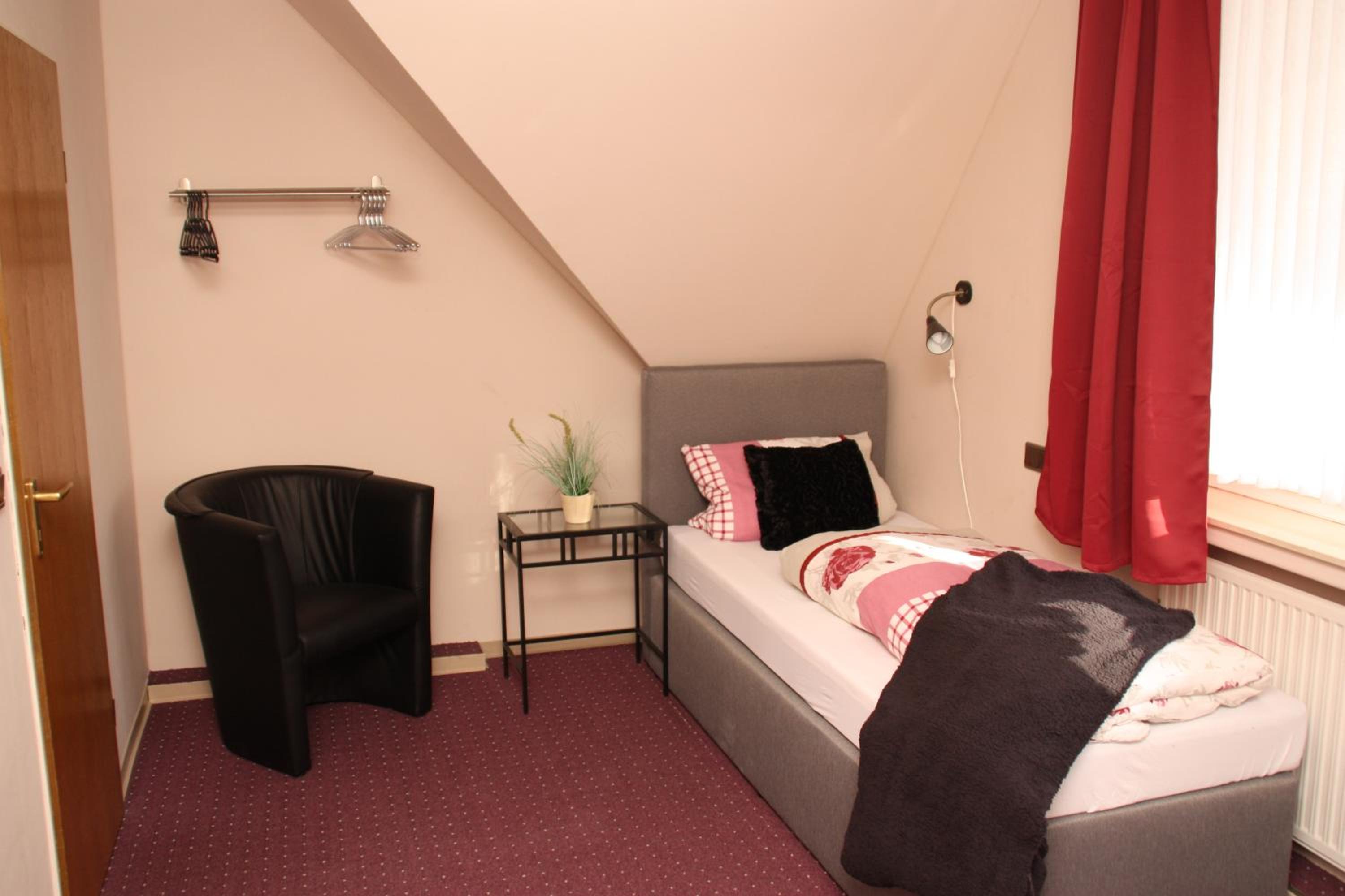Single Room photo 2
