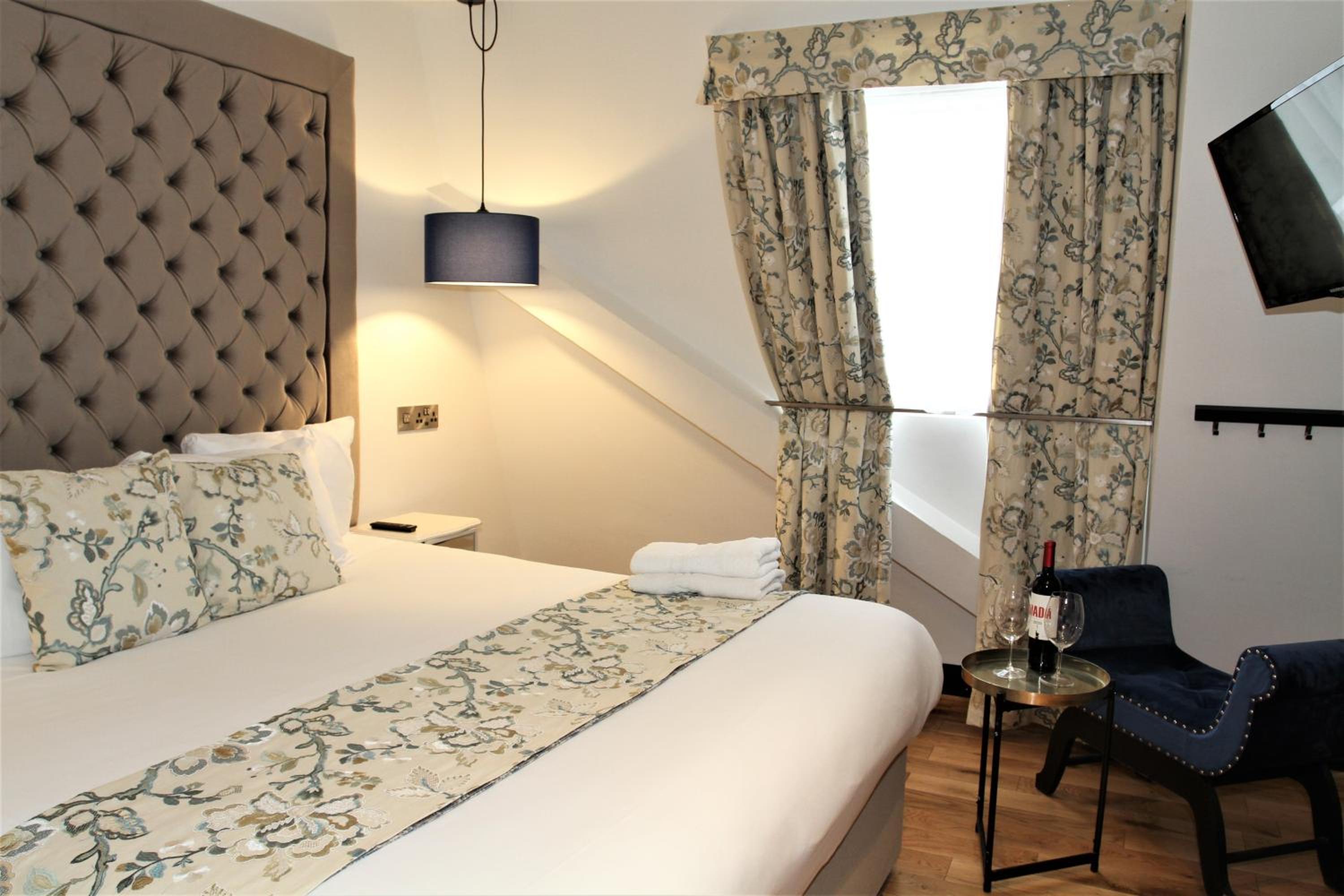 Deluxe King Room