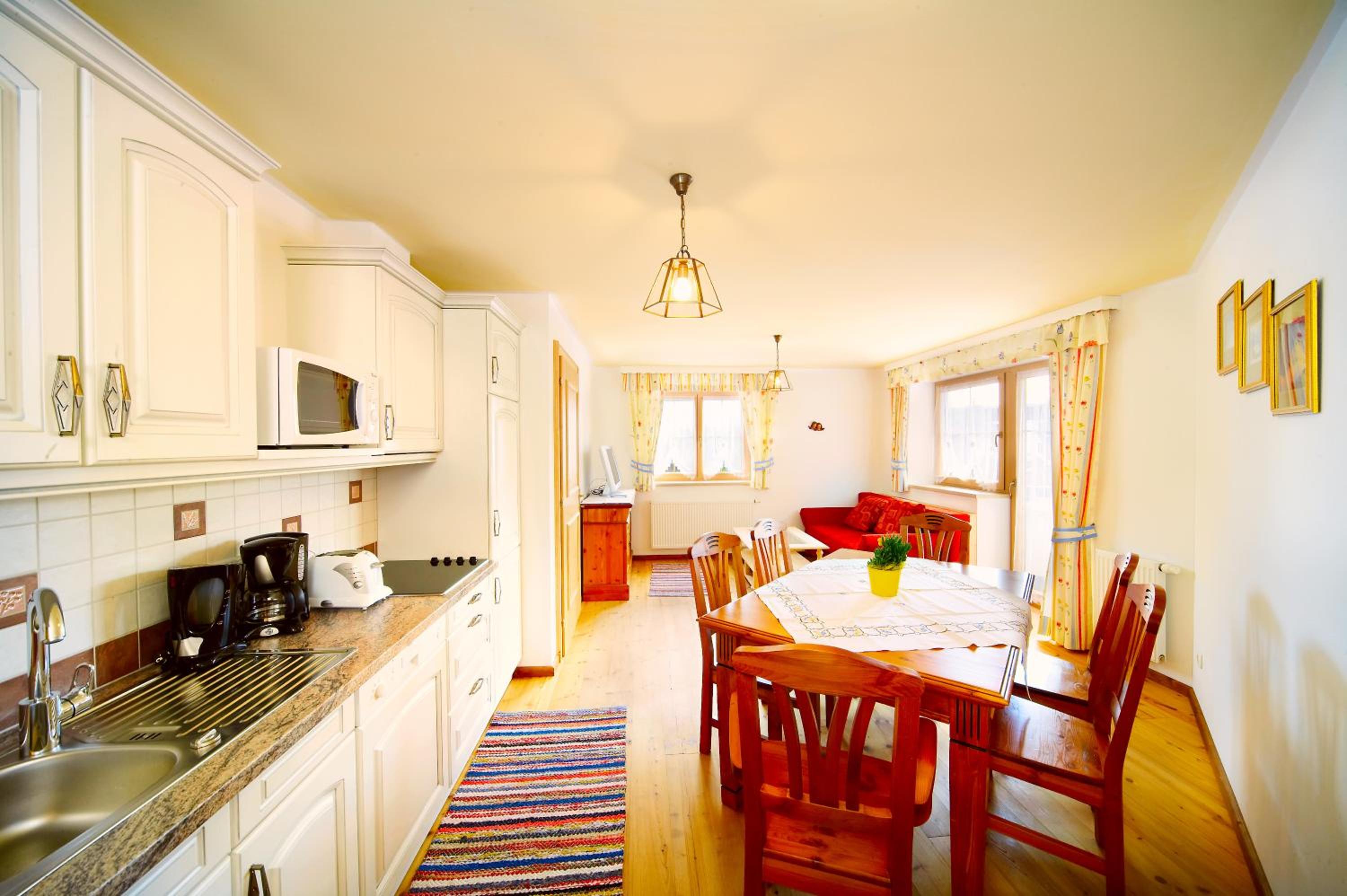 Two Bedroom Apartment with Balcony and Mountain View photo 2
