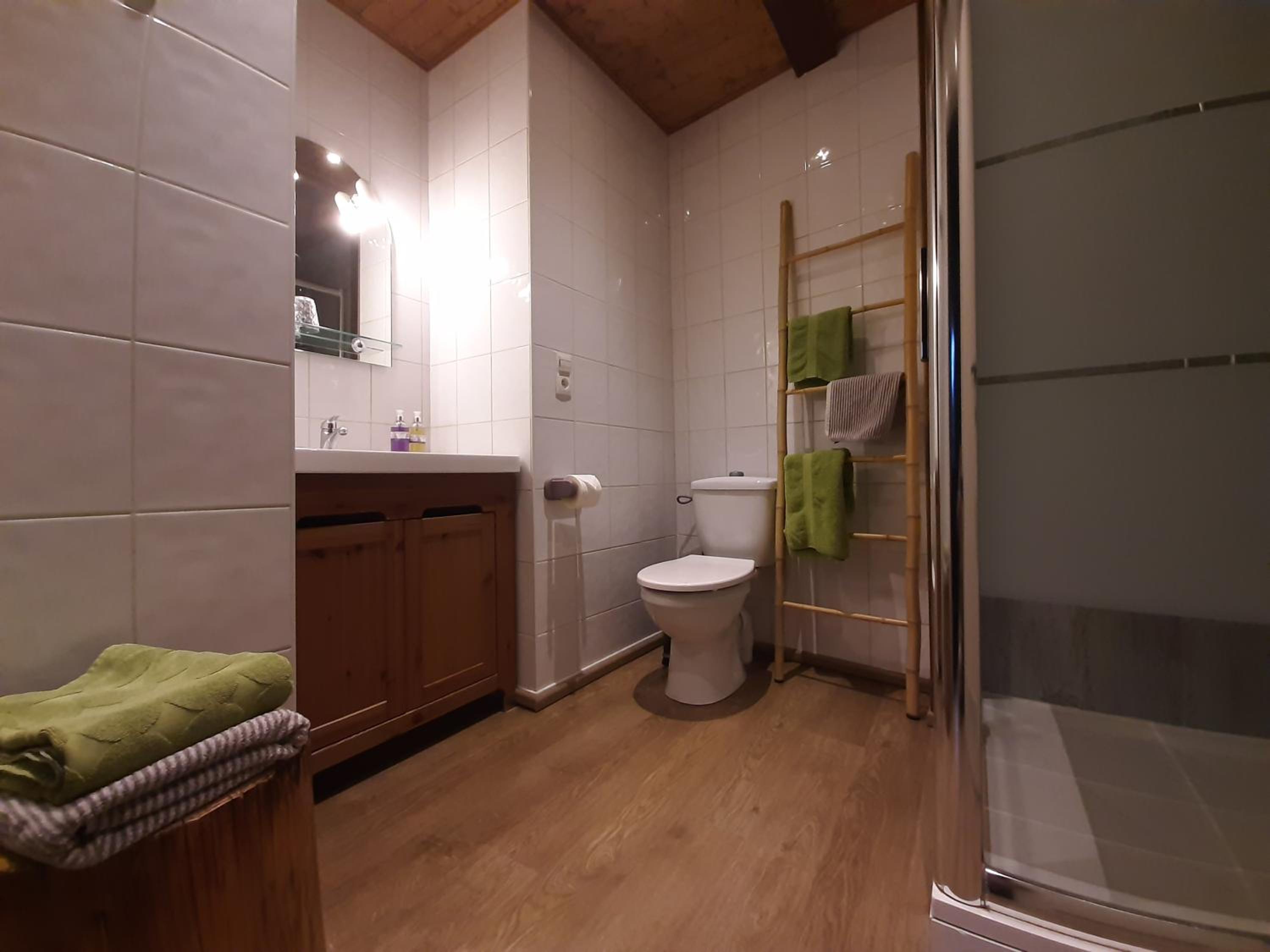 Double Room - Photo 12