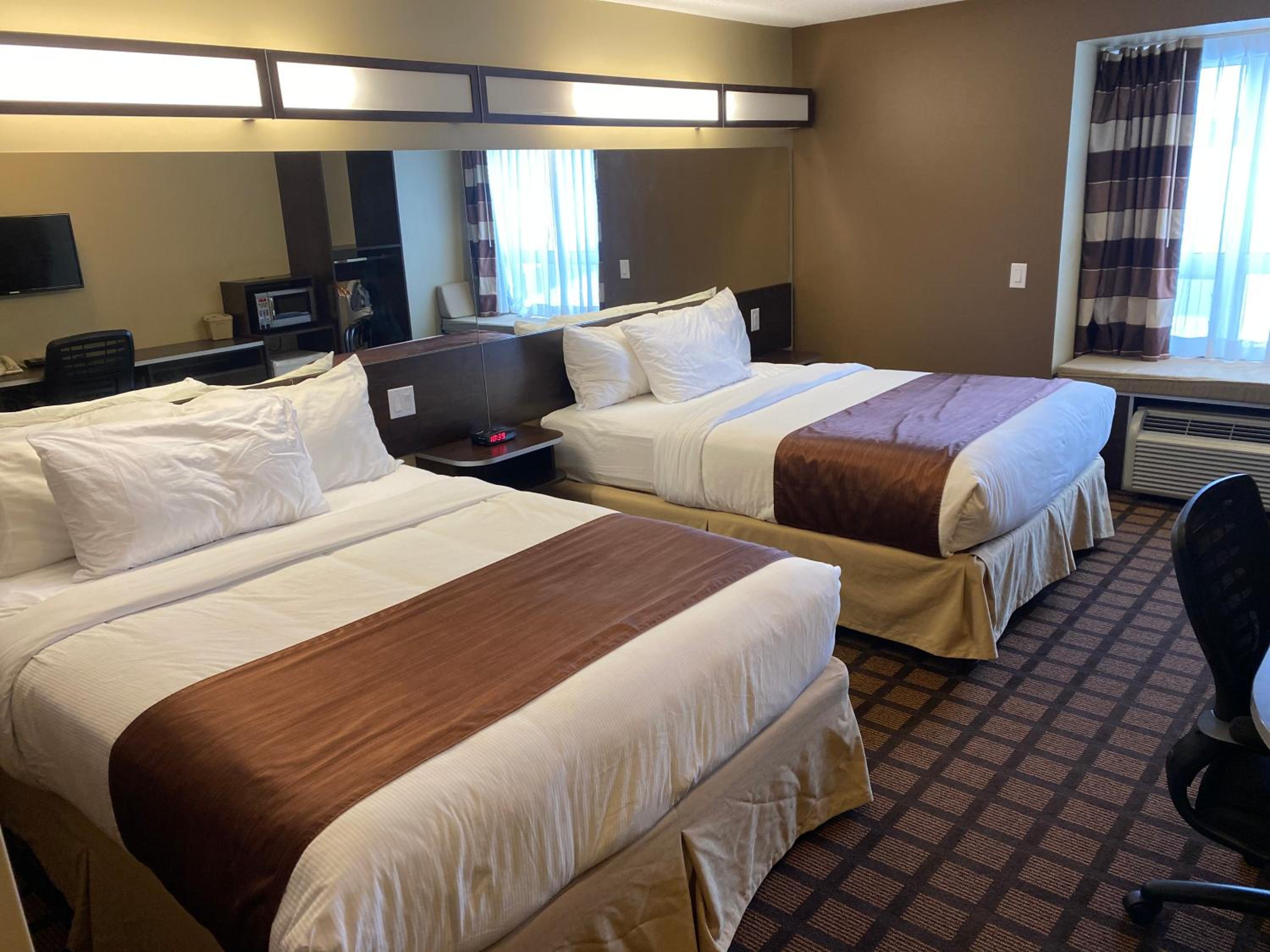 Queen Room with Two Queen Beds - Disability Access/Non-Smoking photo 2