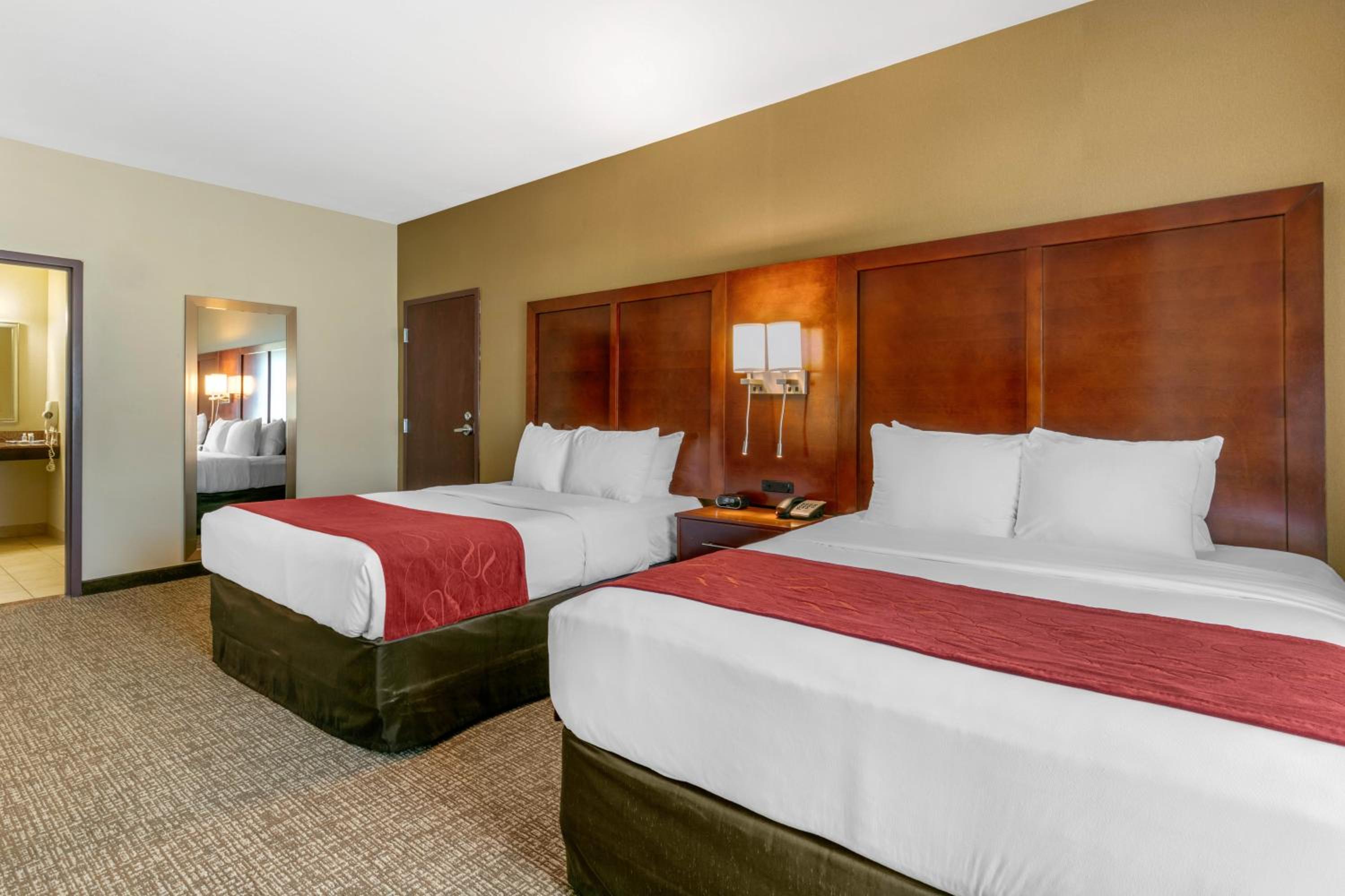 Queen Suite with Two Queen Beds and Roll-In Shower - Accessible/Non-Smoking photo 2