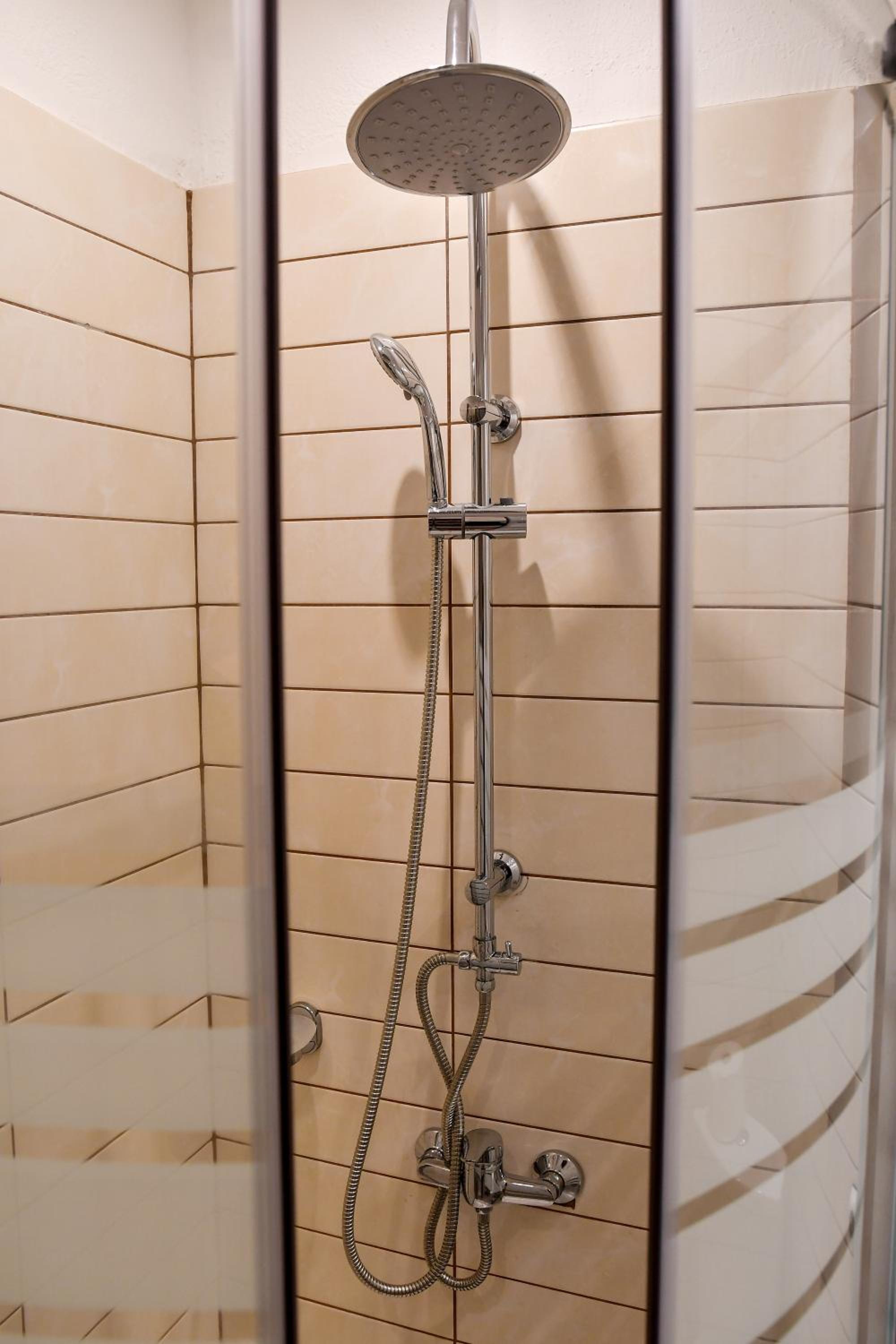 Standard Double or Twin Room - Photo 9
