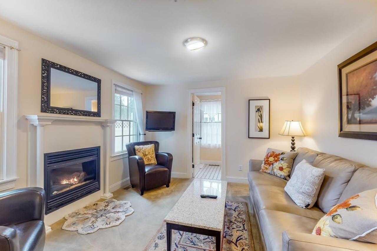 Deluxe King Suite photo 2