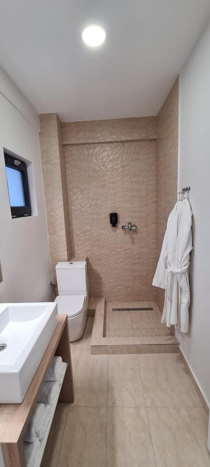 Standard Double Room - Photo 6