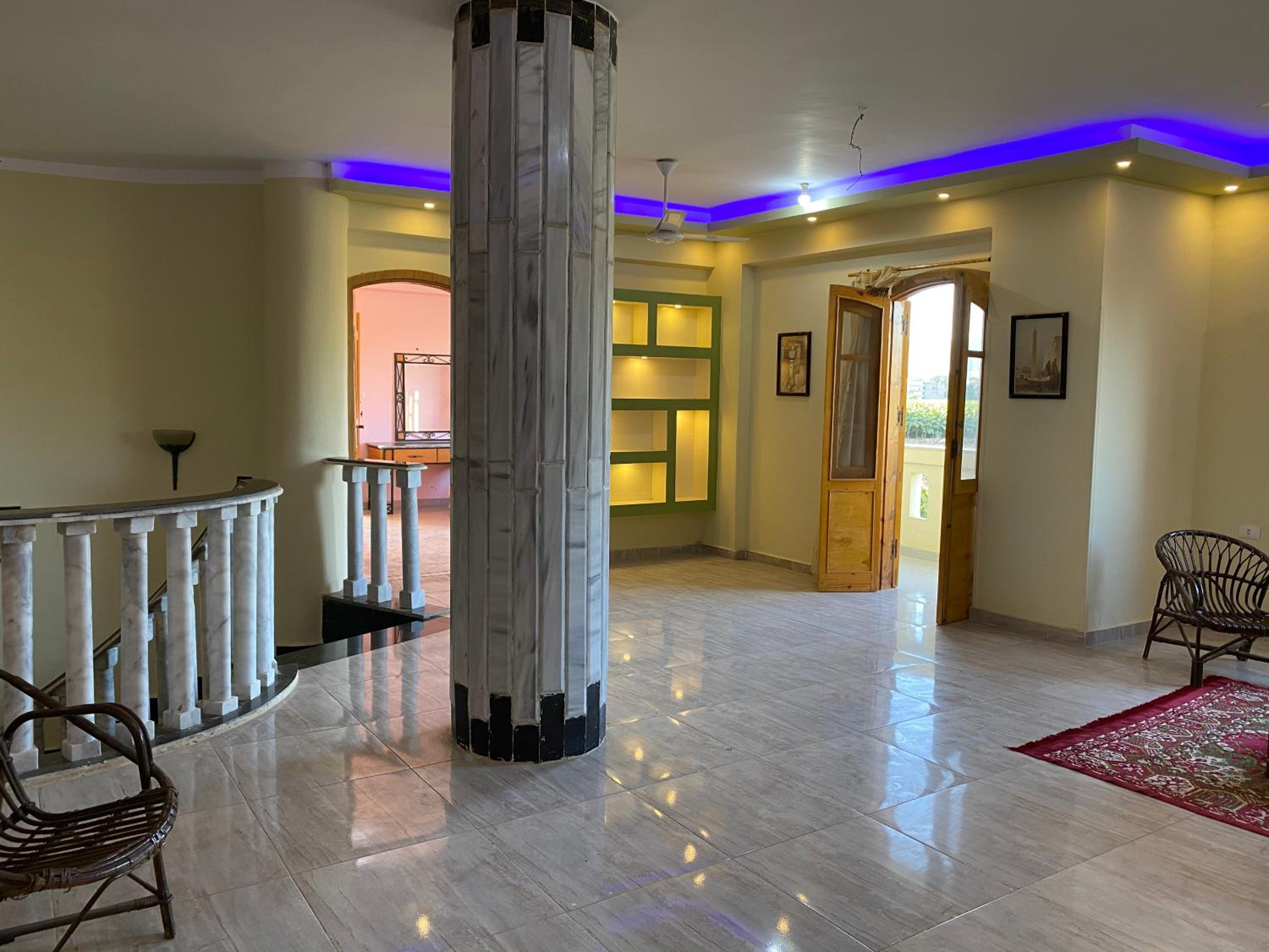 Family Room - Photo 2