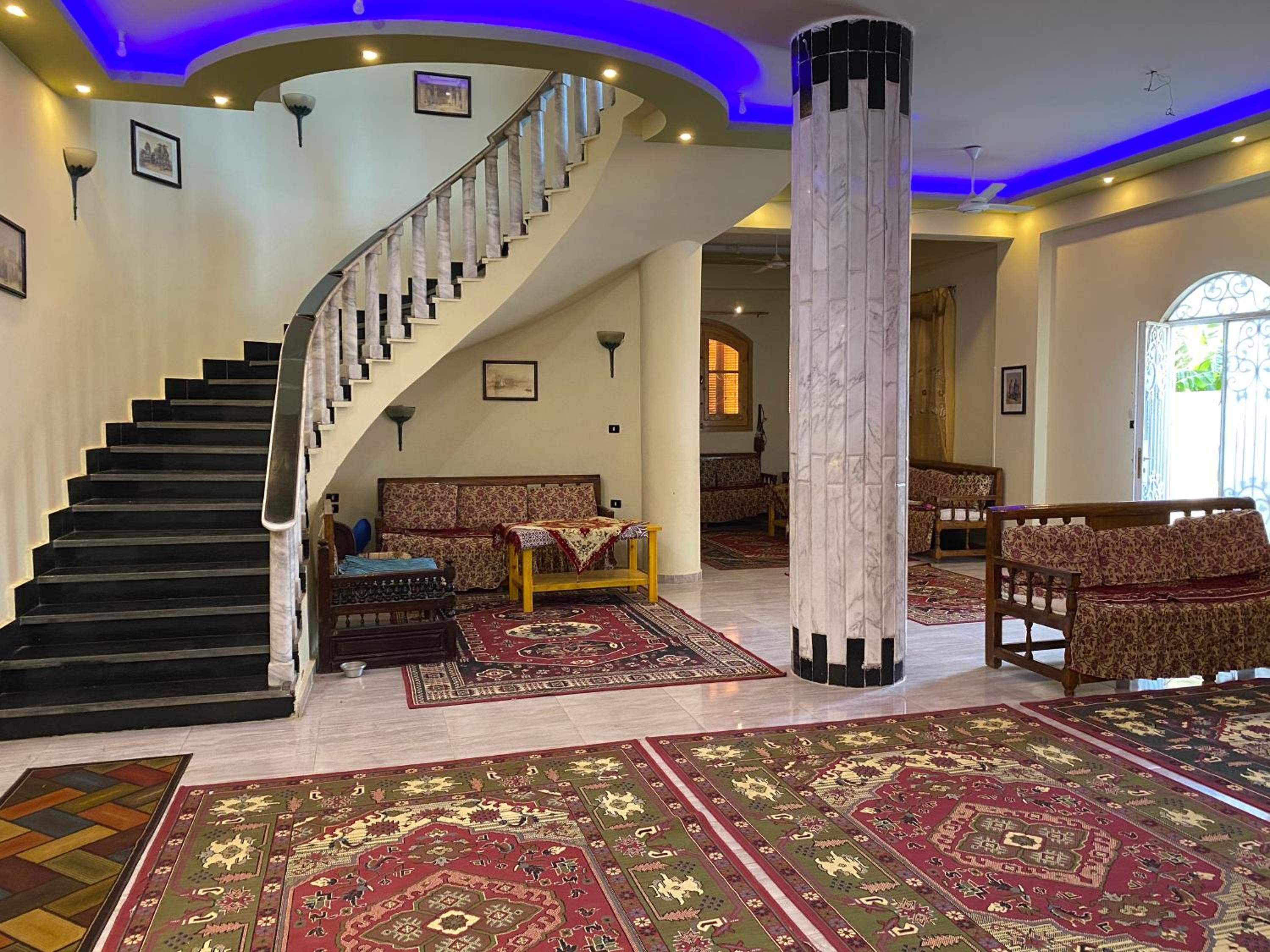 Family Room - Photo 4