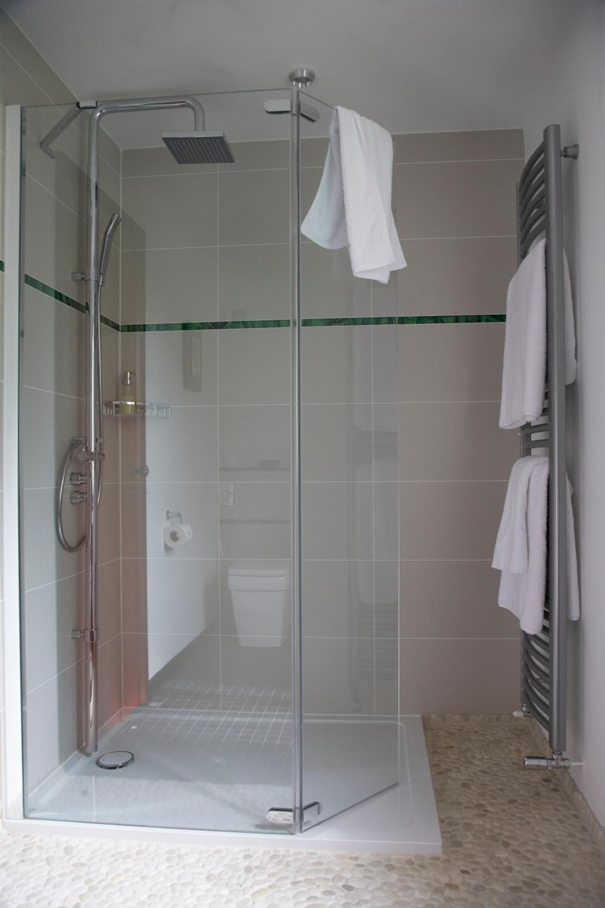 Deluxe Double Room with Shower photo 2