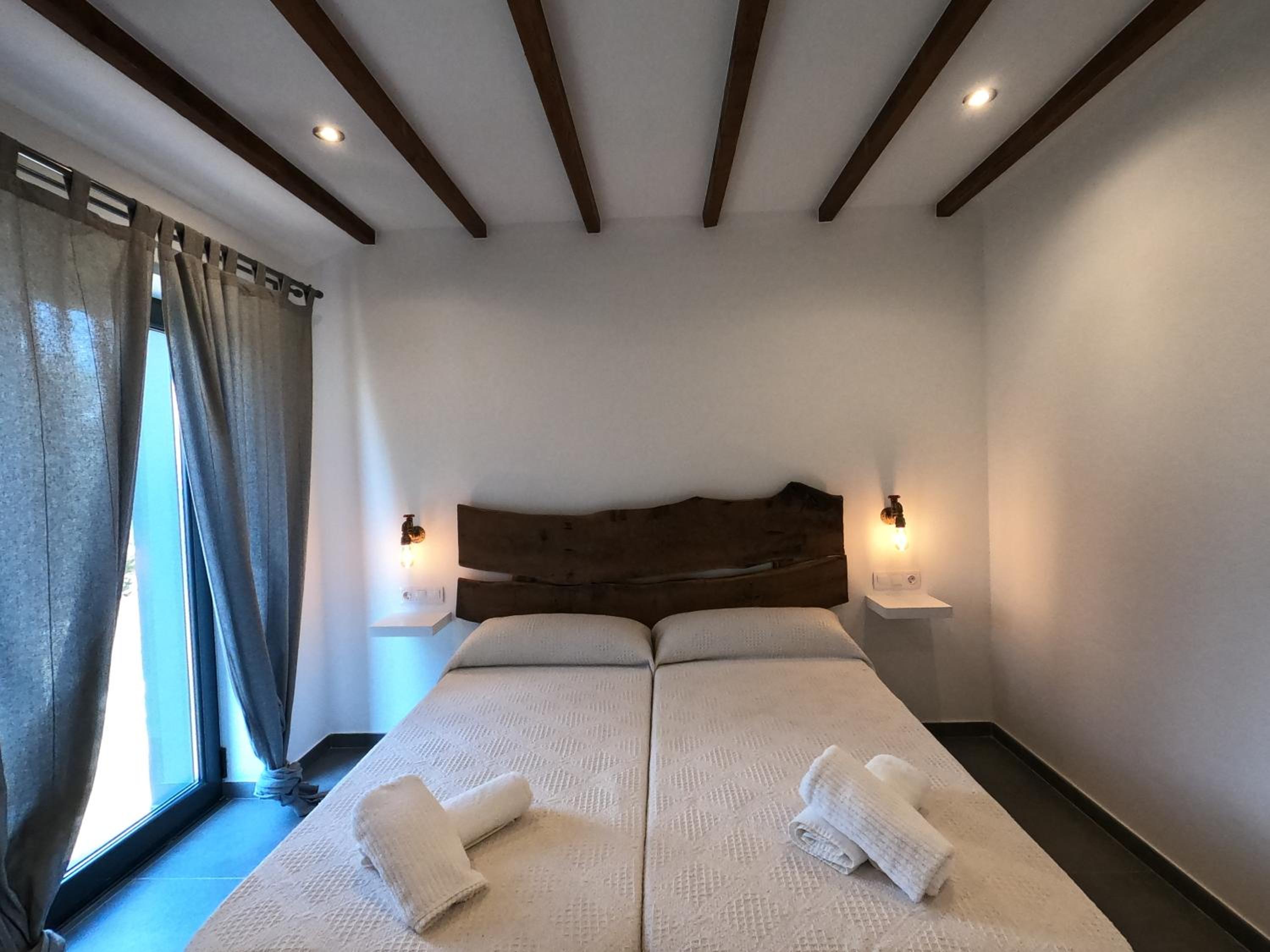Double Room with Private Bathroom - Photo 3