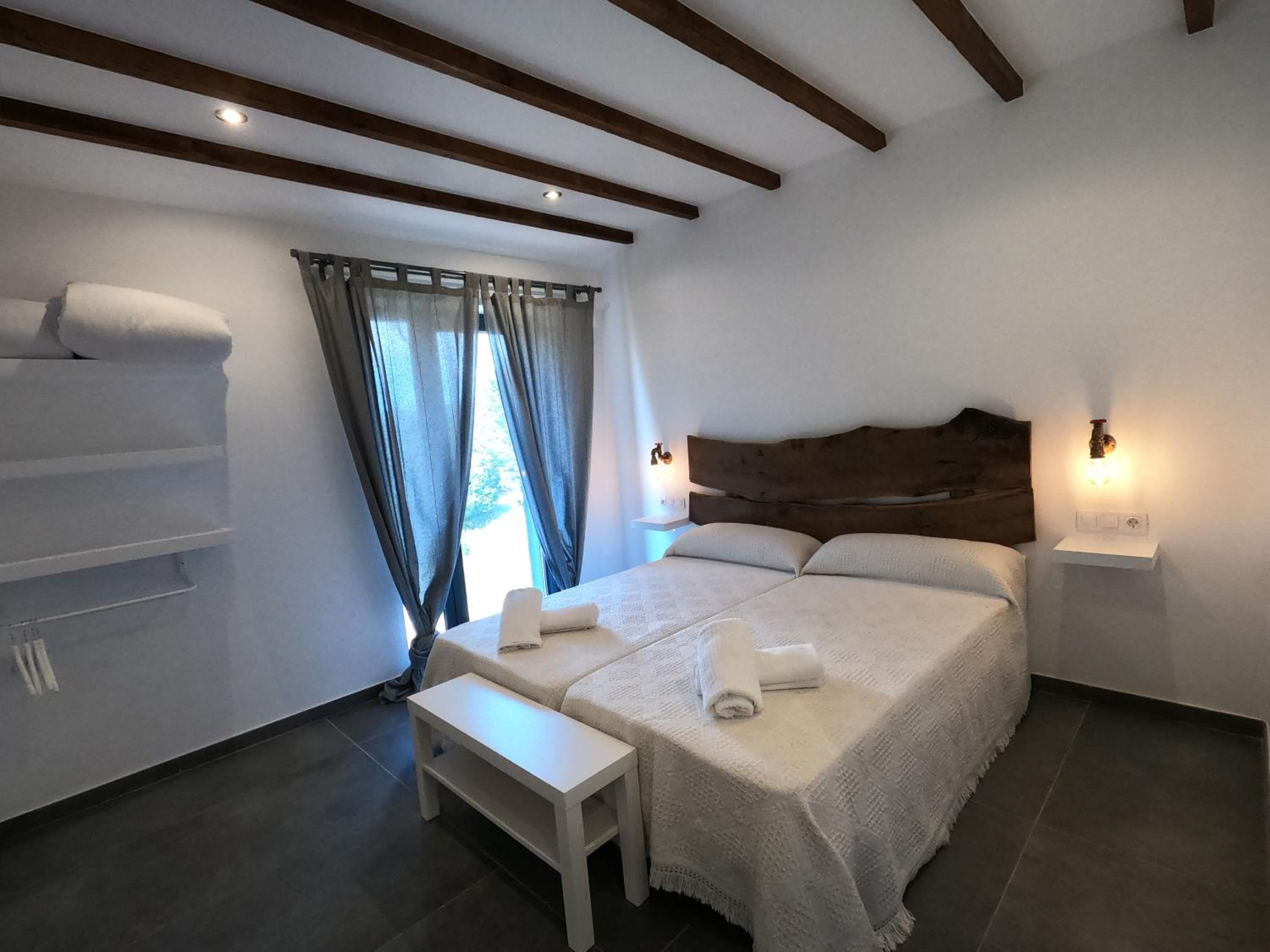 Double Room with Private Bathroom - Photo 4