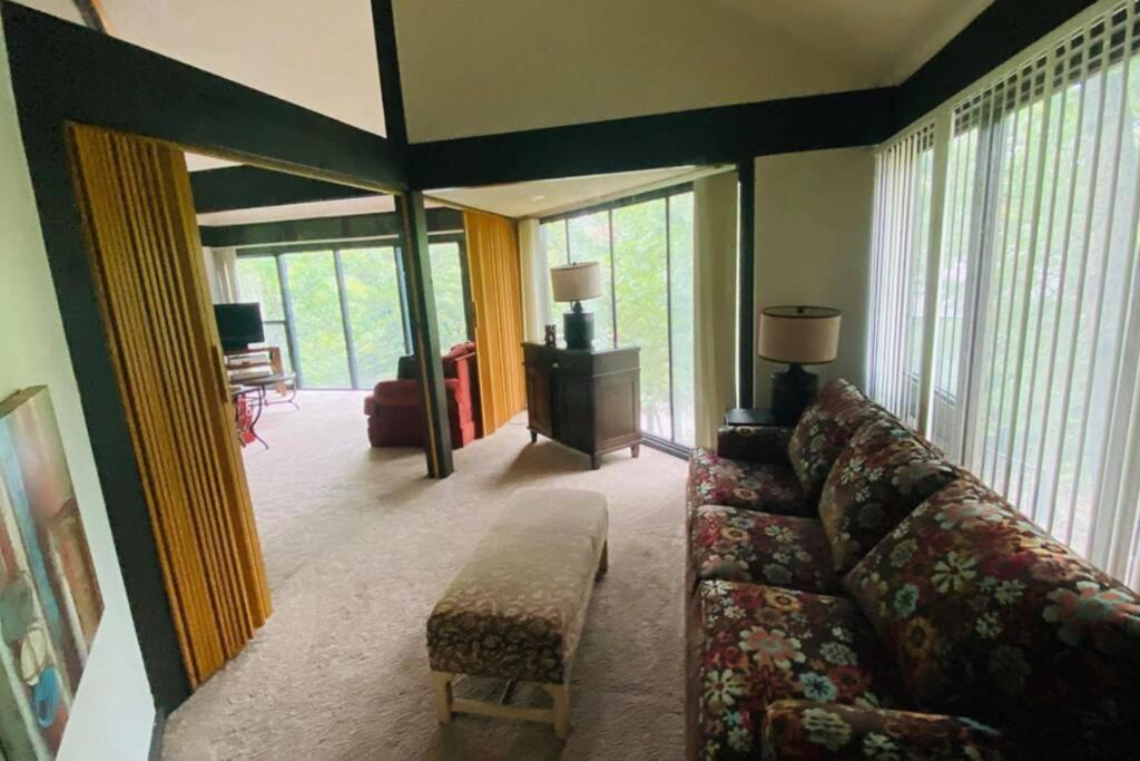 Three-Bedroom House photo 3