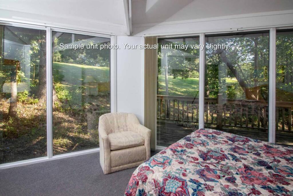 Three-Bedroom House photo 2