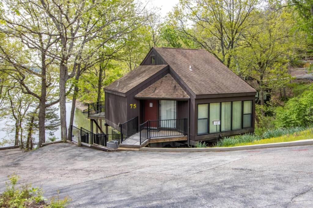 Three-Bedroom House photo 3