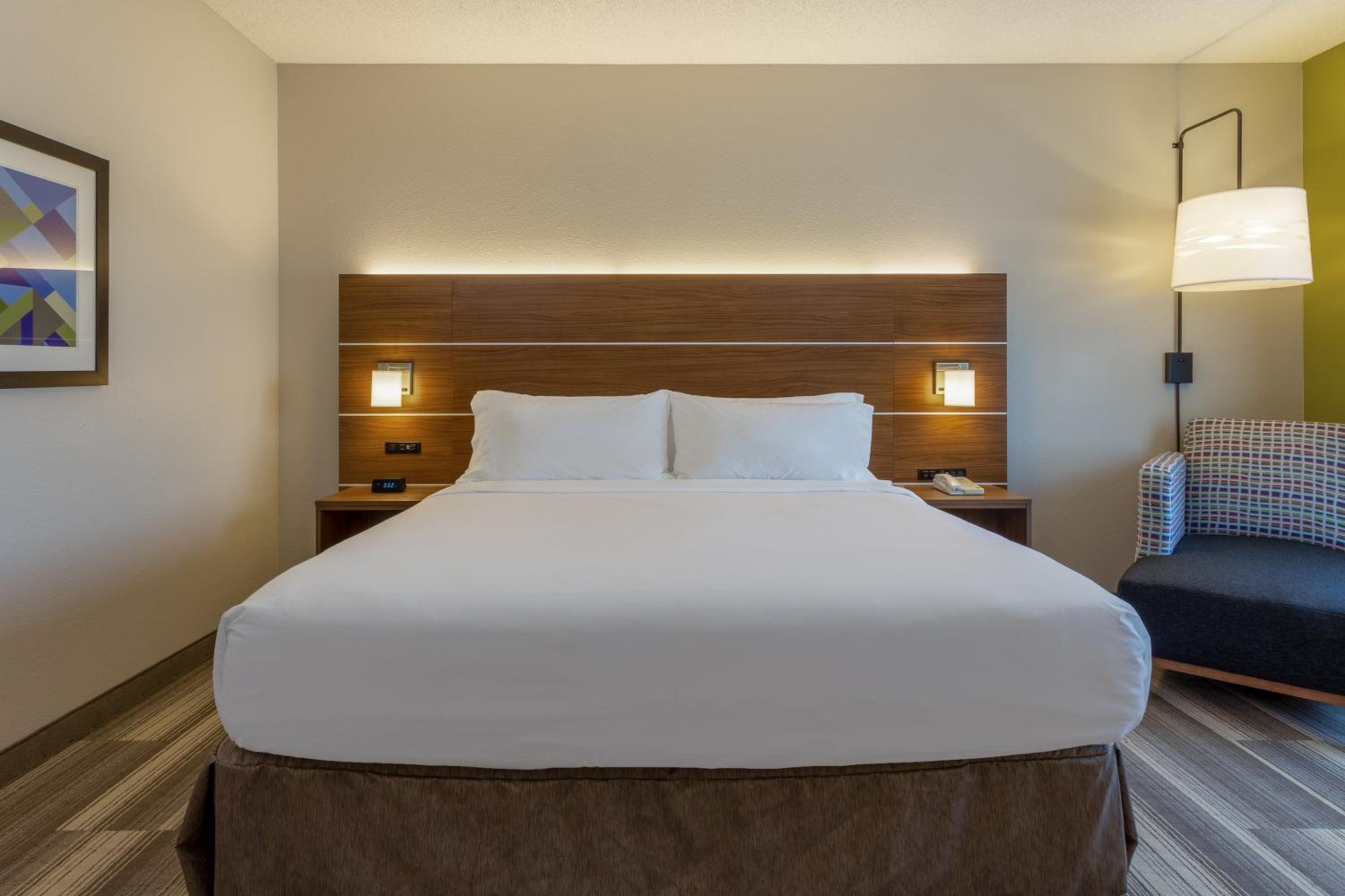 King Room - Non-Smoking - Photo 1