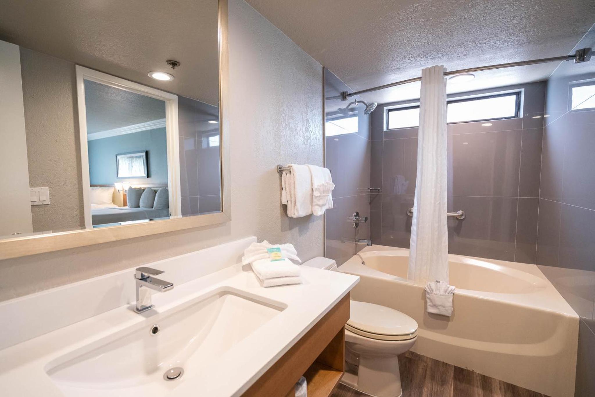 King Suite - Photo 2