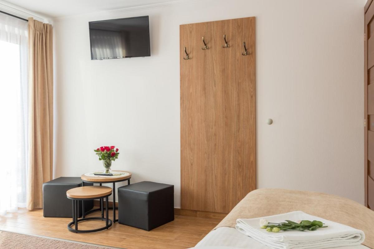 Triple Room with Private Bathroom photo 3