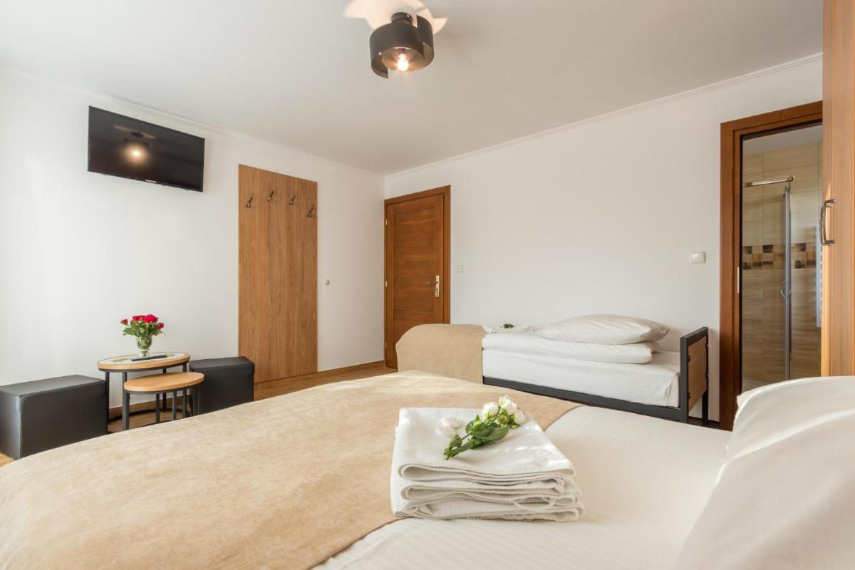 Triple Room with Private Bathroom photo 2