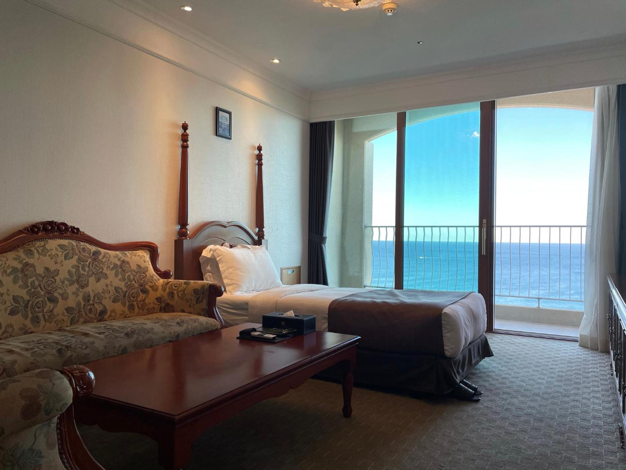 Superior Suite - Photo 4