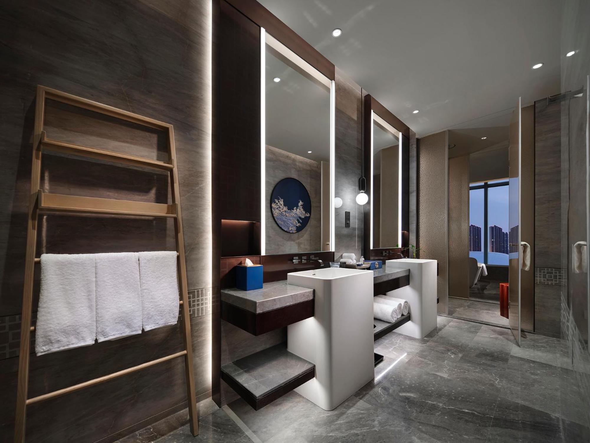 Premium Twin Room with River View and Lounge Access - Photo 3