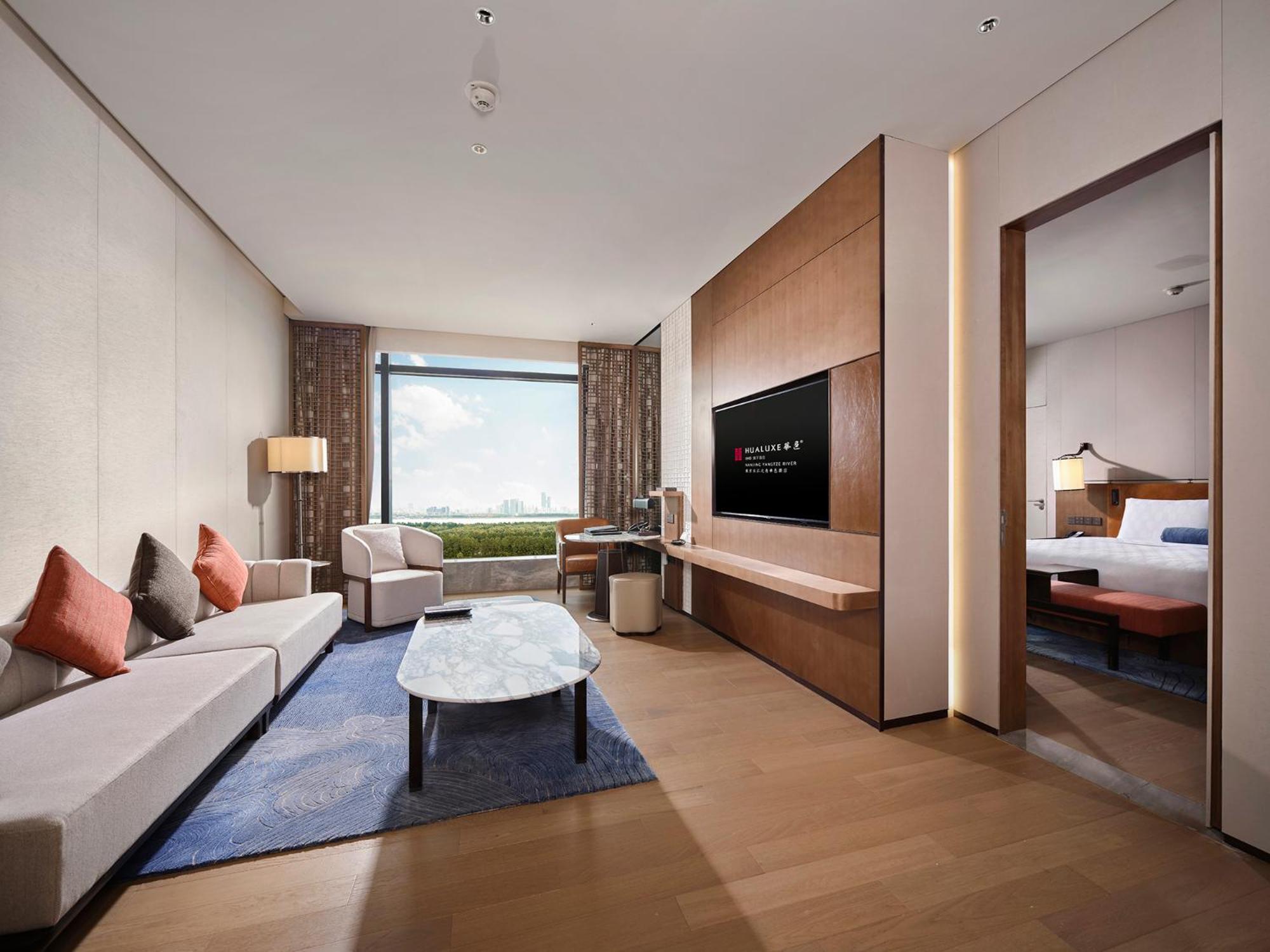 One-Bedroom King Suite with River View and Lounge Access - Photo 6