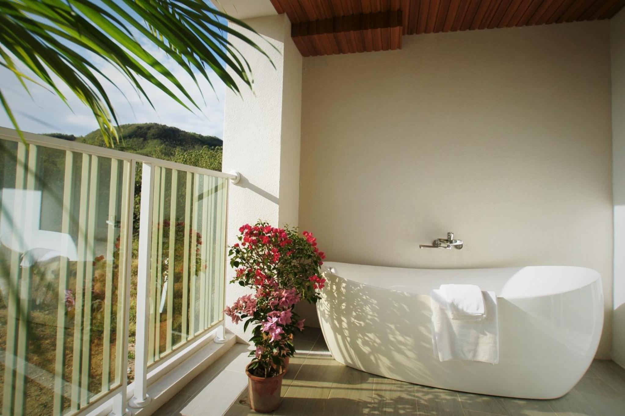 King Room with Mountain View photo 3