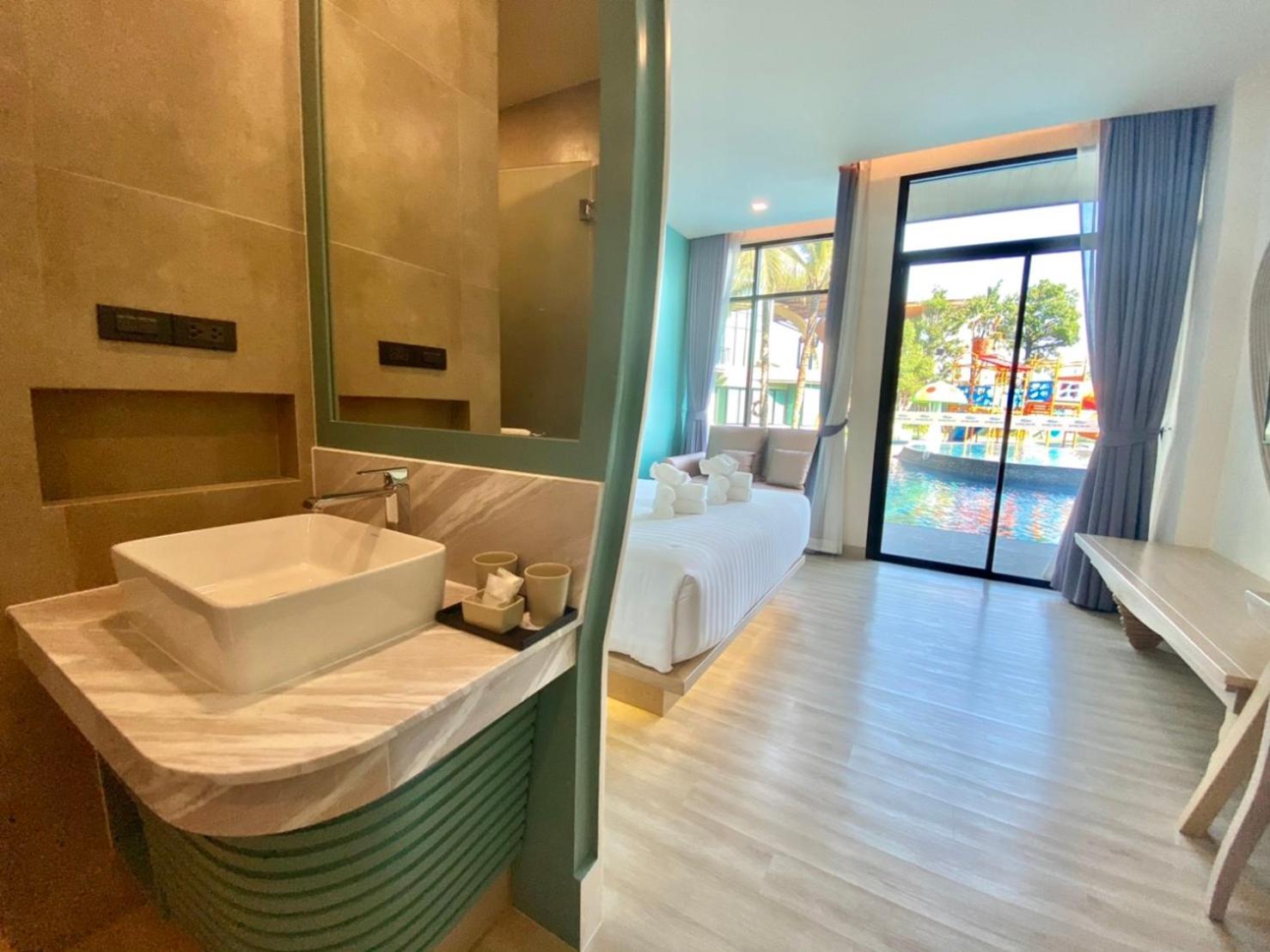 Double or Twin Room with Swimming Pool Access photo 3