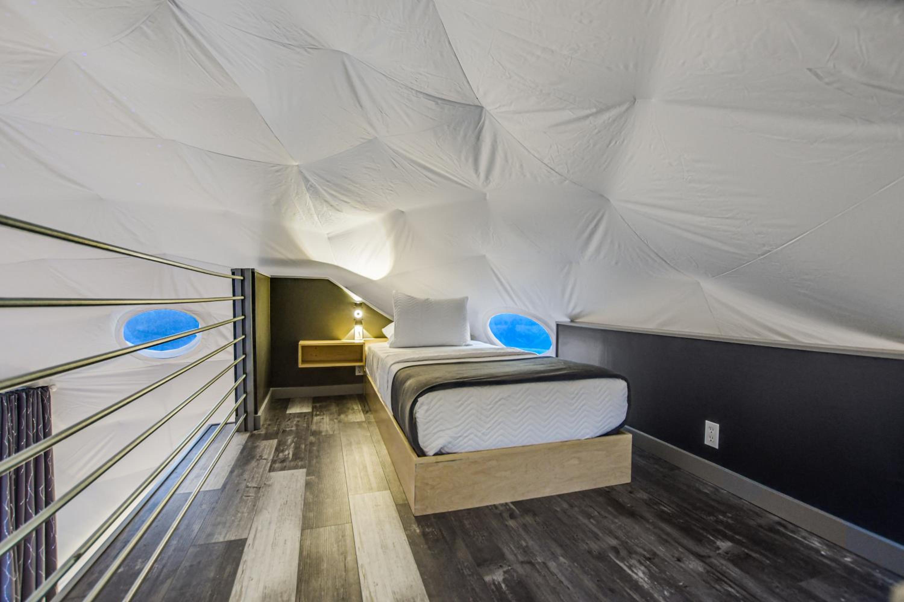 Deluxe-ADA Tent - Photo 12