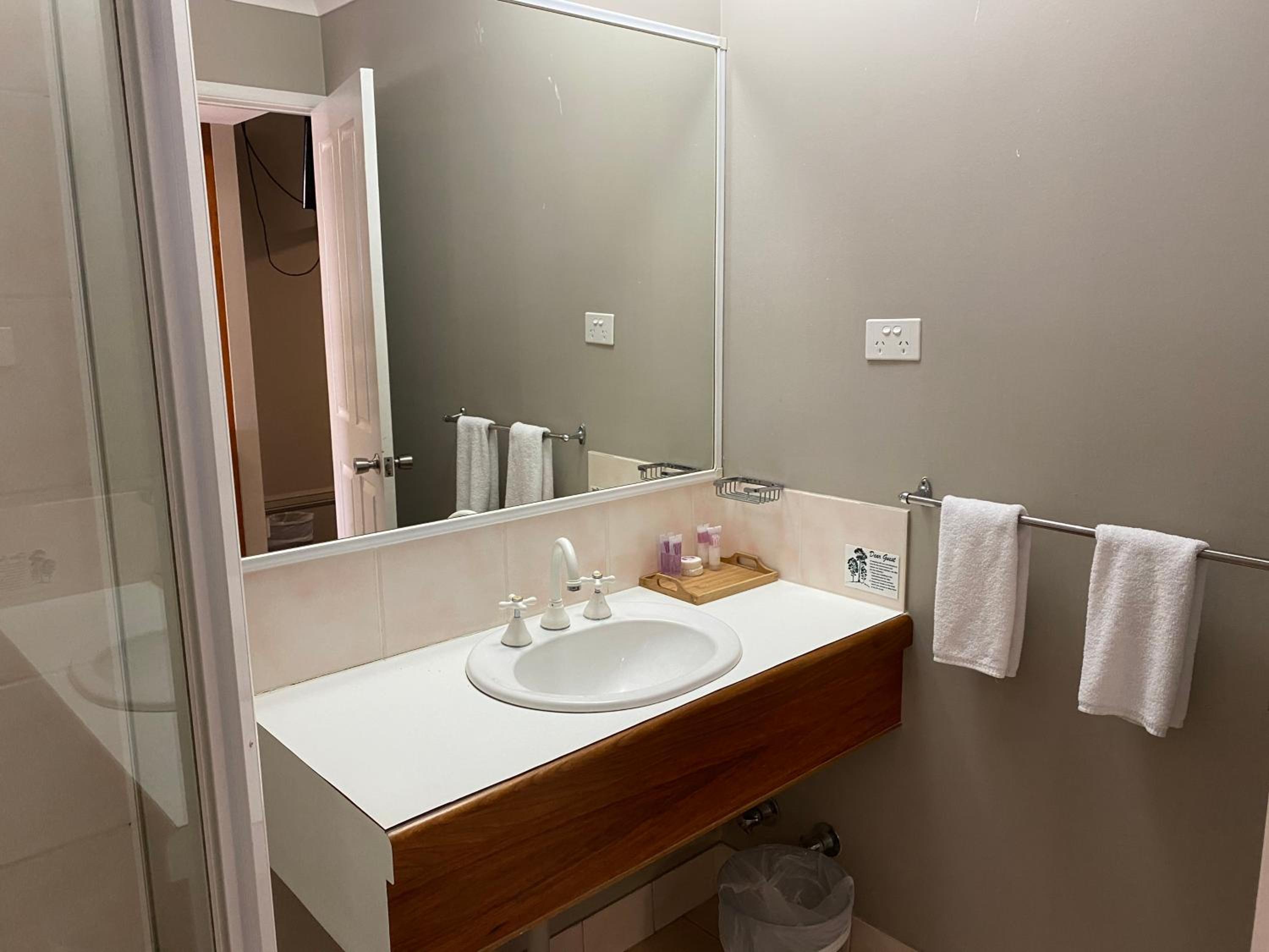 Standard Twin Room photo 3