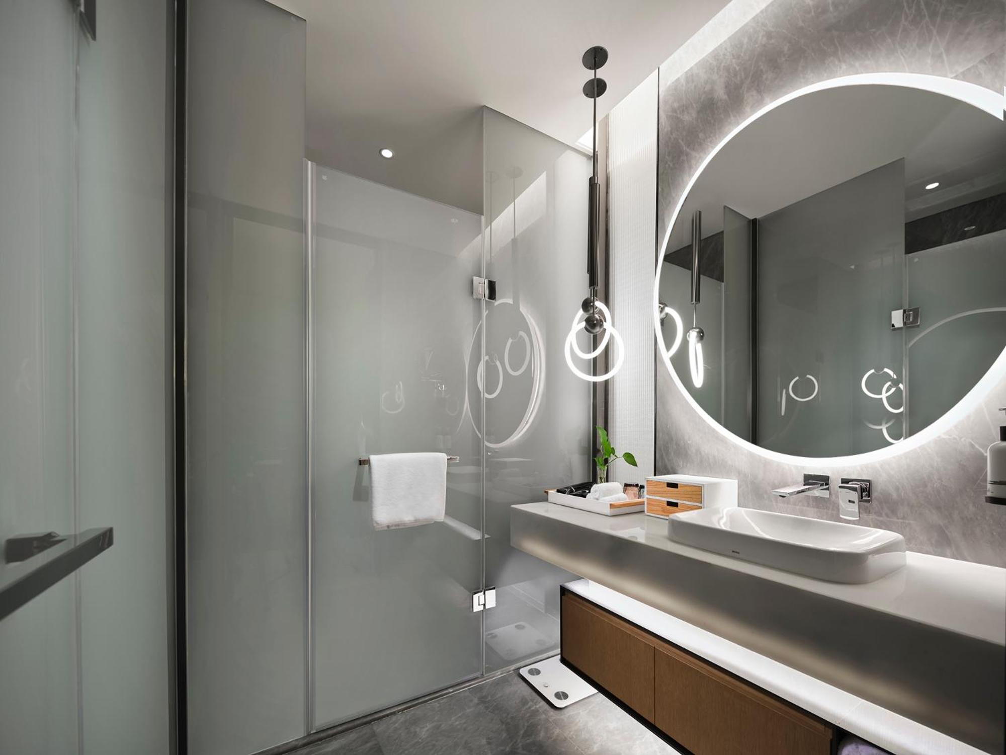 One-Bedroom Suite with Stadium View - Photo 4