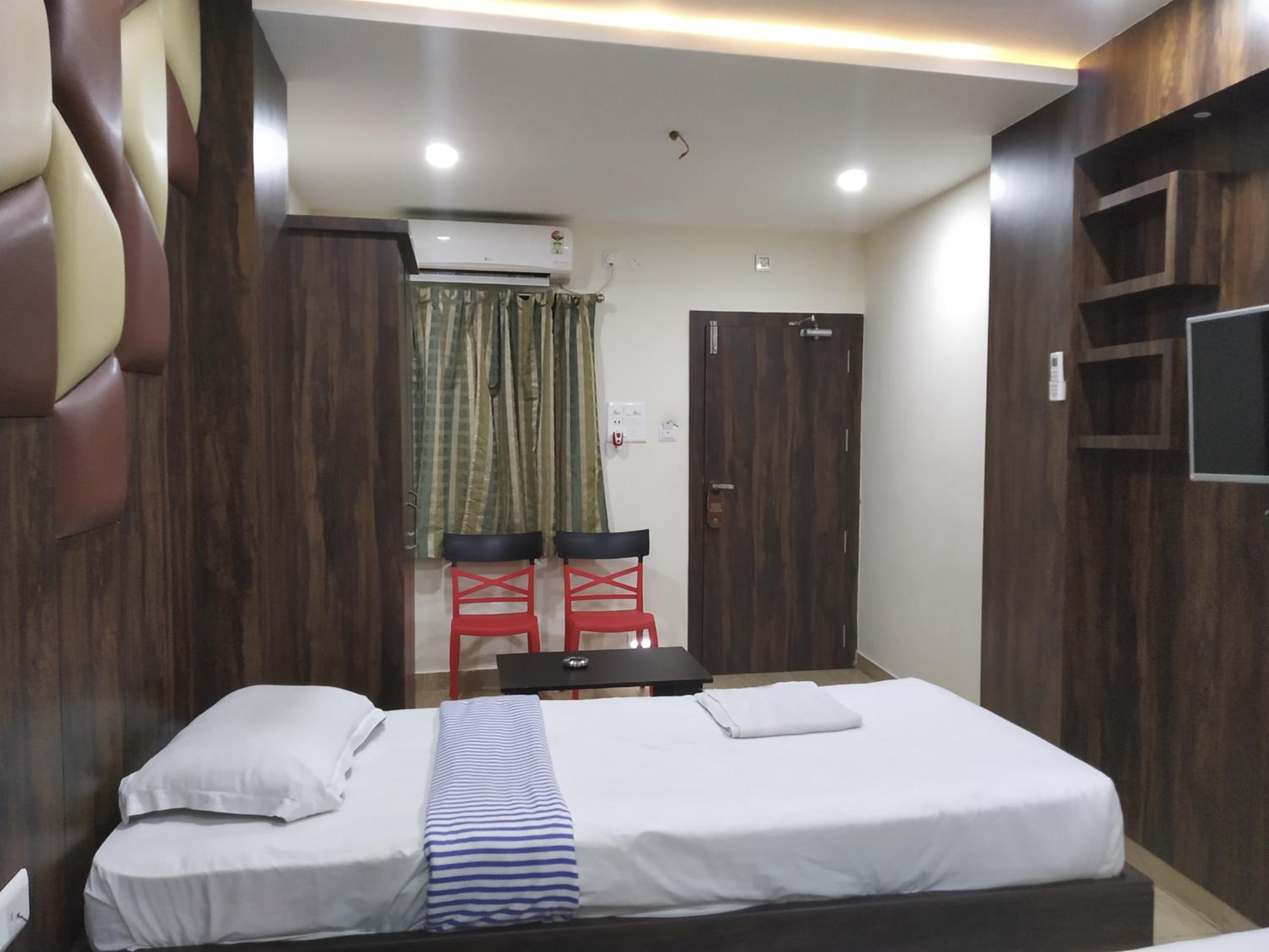 Deluxe Room (2 Adults + 1 Child) photo 1