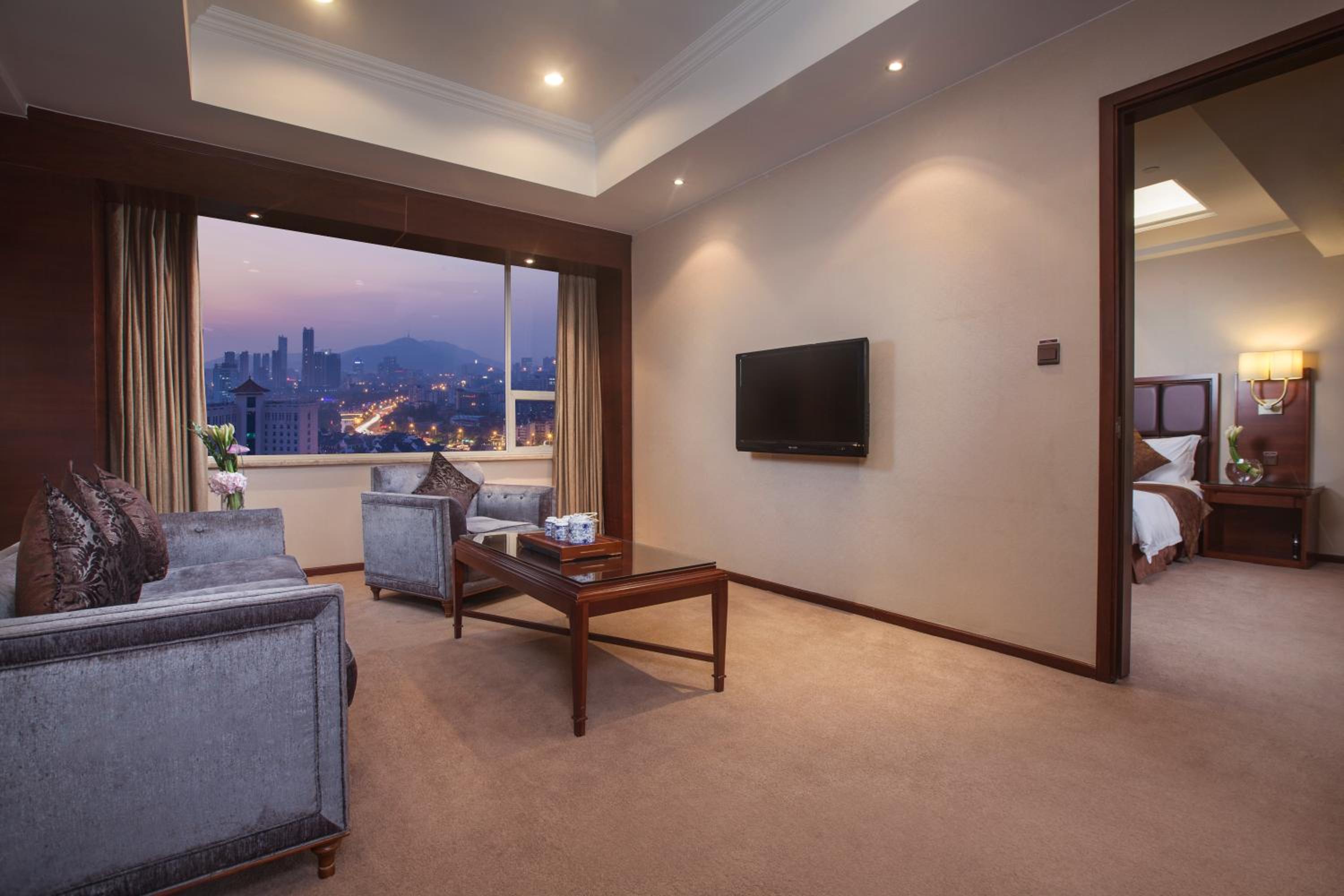 Business Suite photo 2