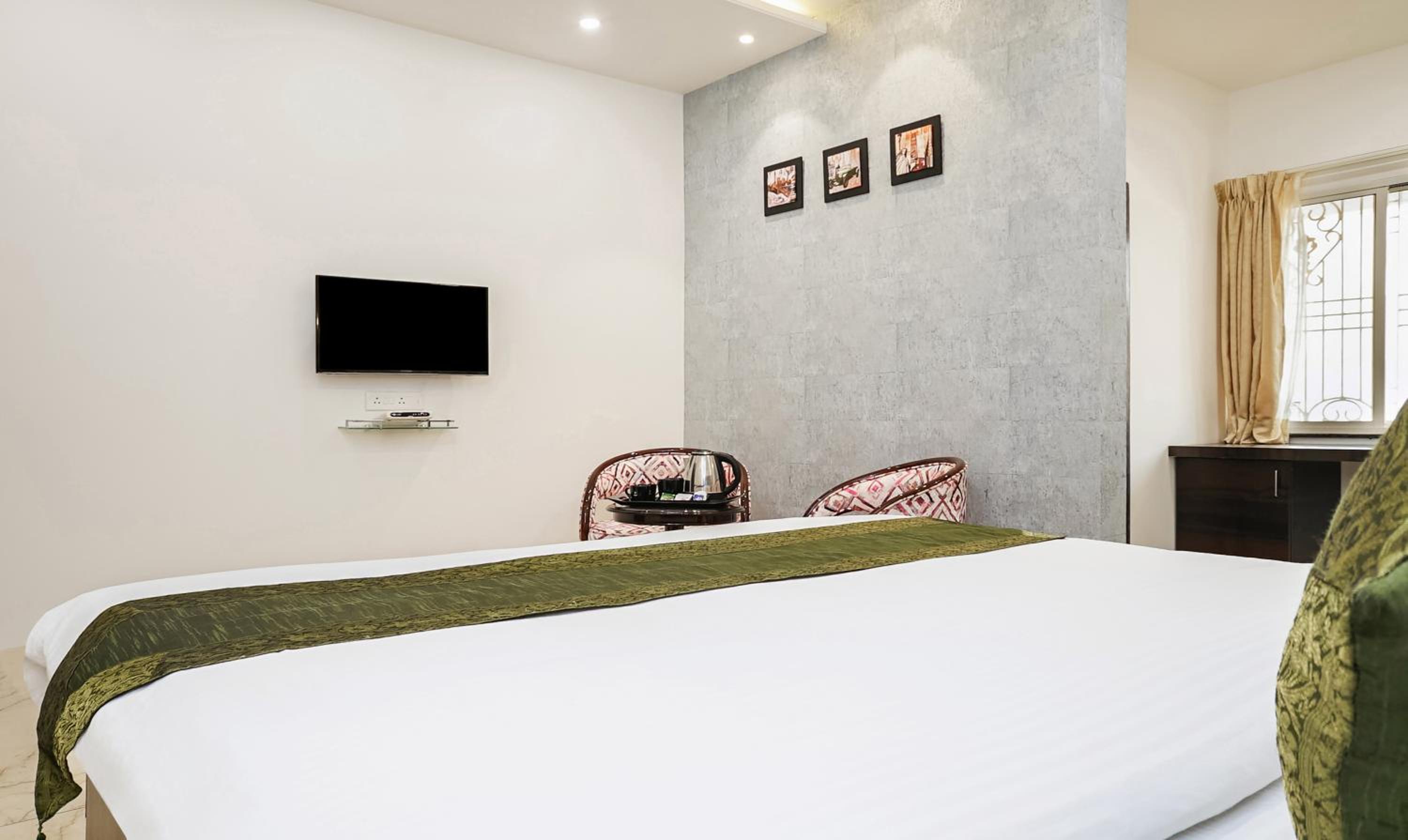 Standard Double or Twin Room - Photo 10
