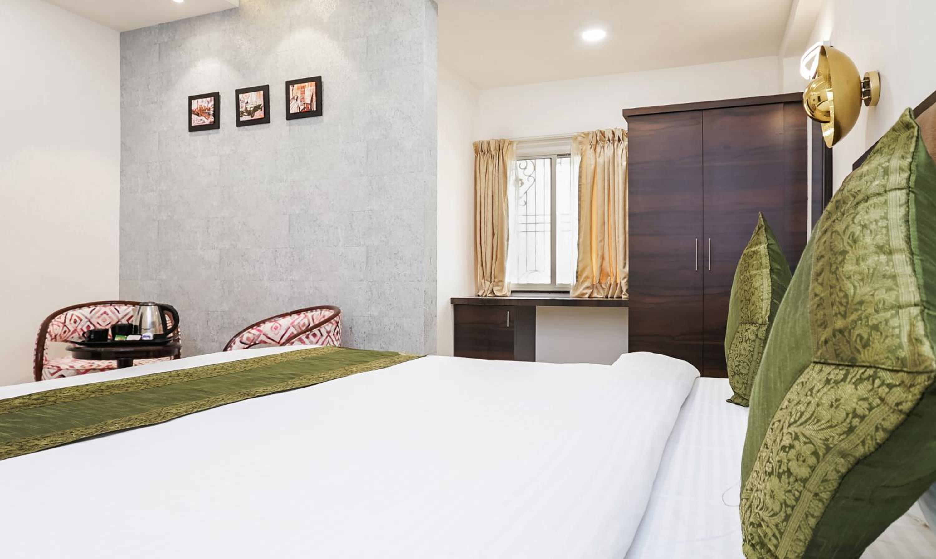 Standard Double or Twin Room - Photo 9