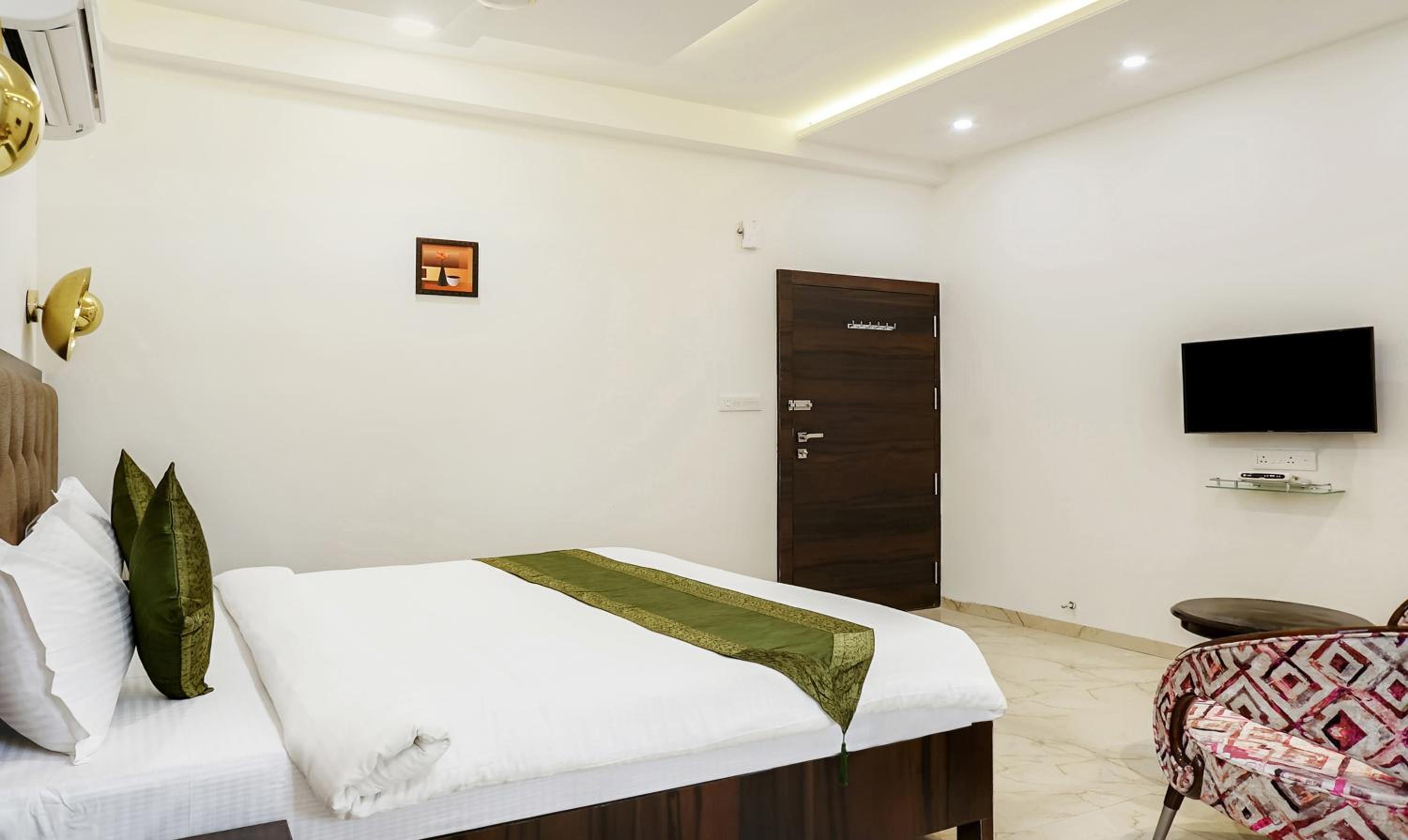 Standard Double or Twin Room - Photo 7