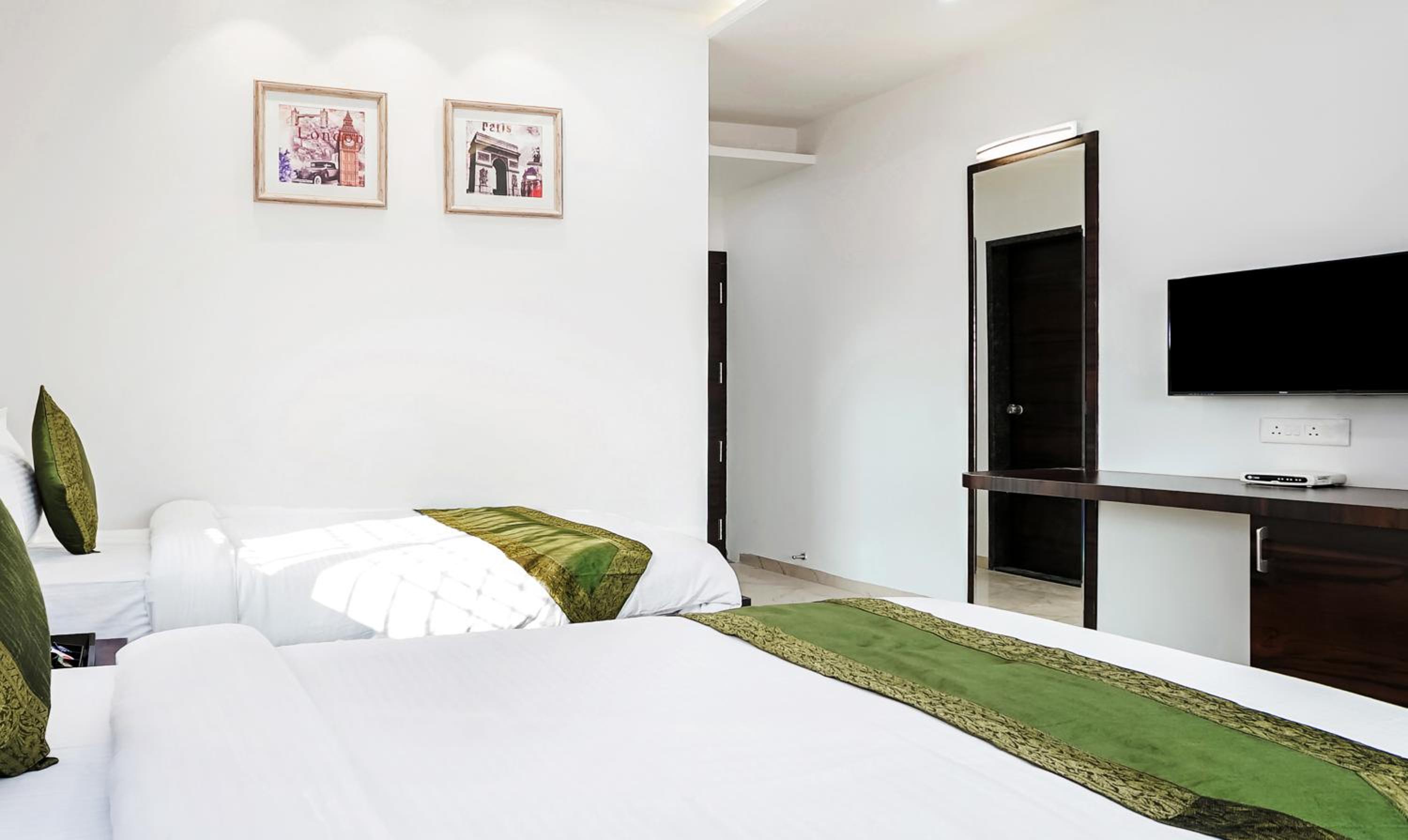Standard Double or Twin Room - Photo 17