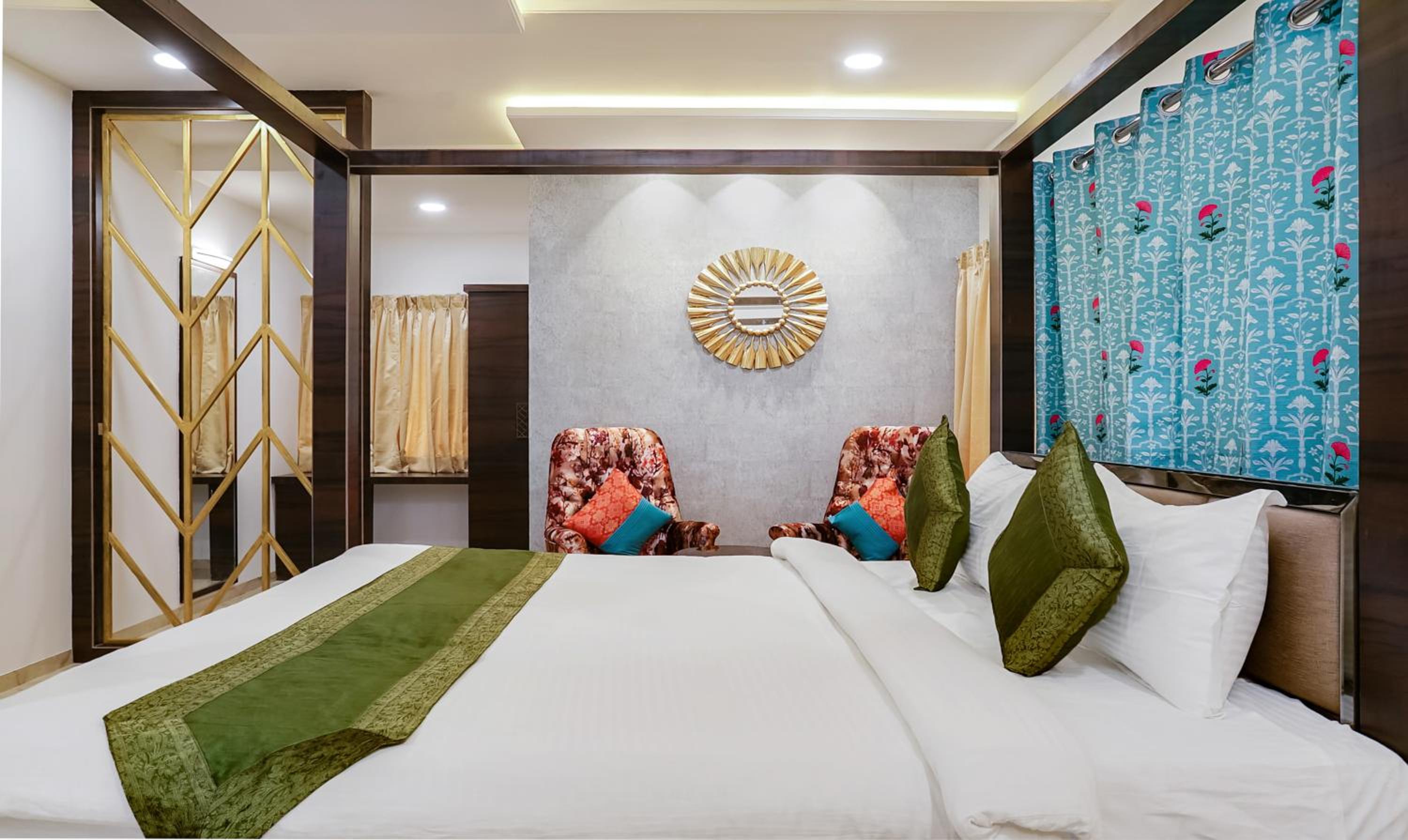 Deluxe Double Room - Photo 13