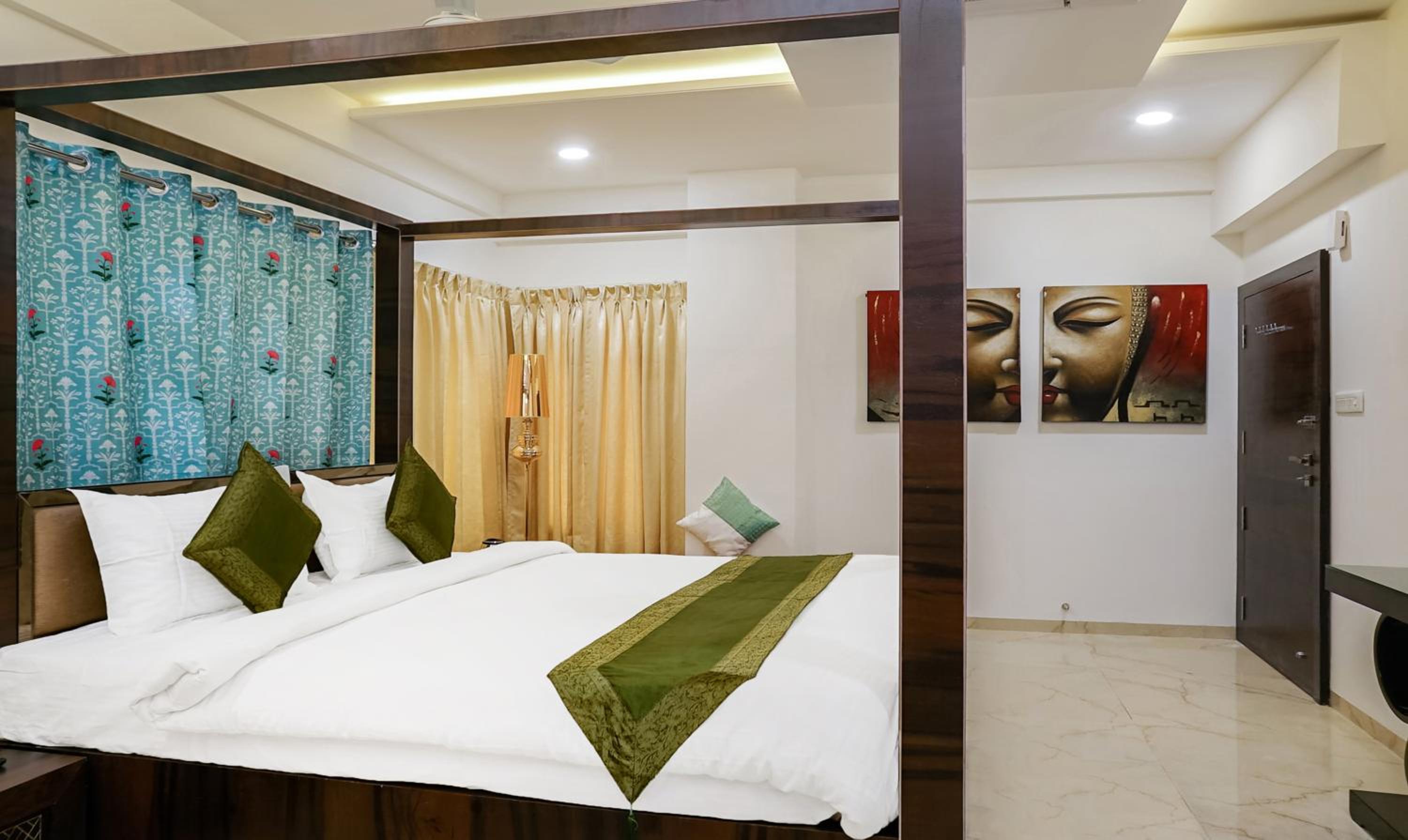 Deluxe Double Room - Photo 12