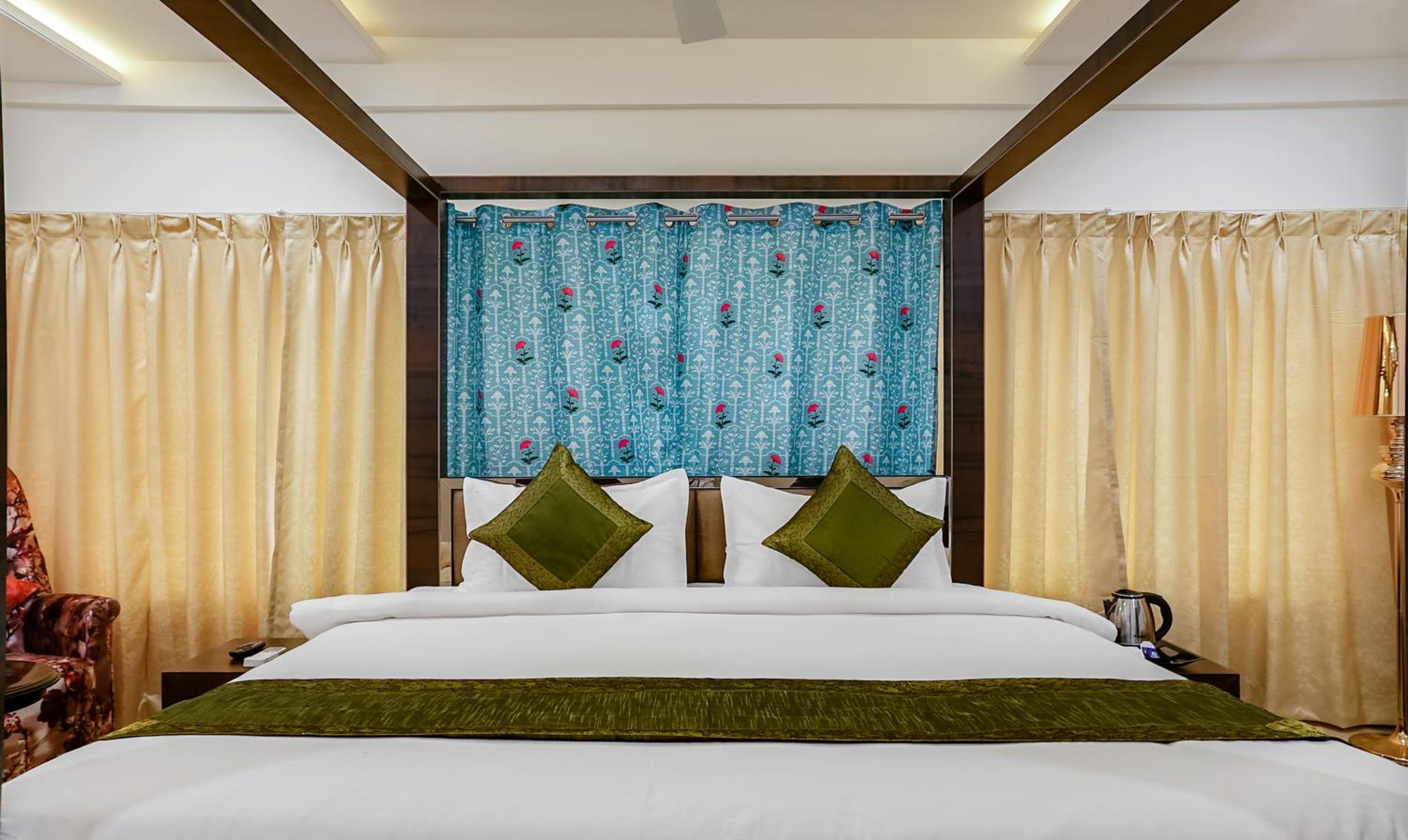 Deluxe Double Room - Photo 11