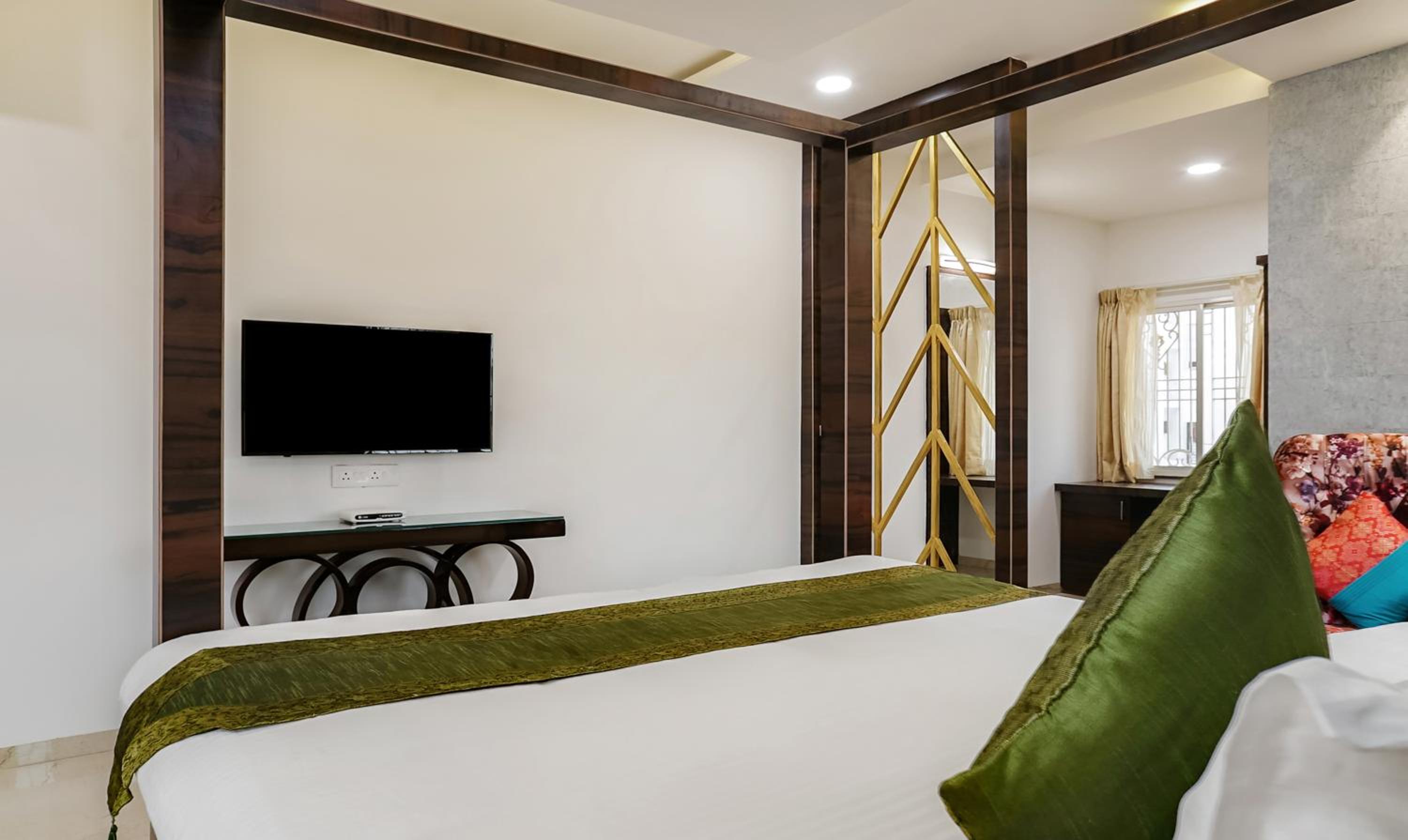 Deluxe Double Room - Photo 8