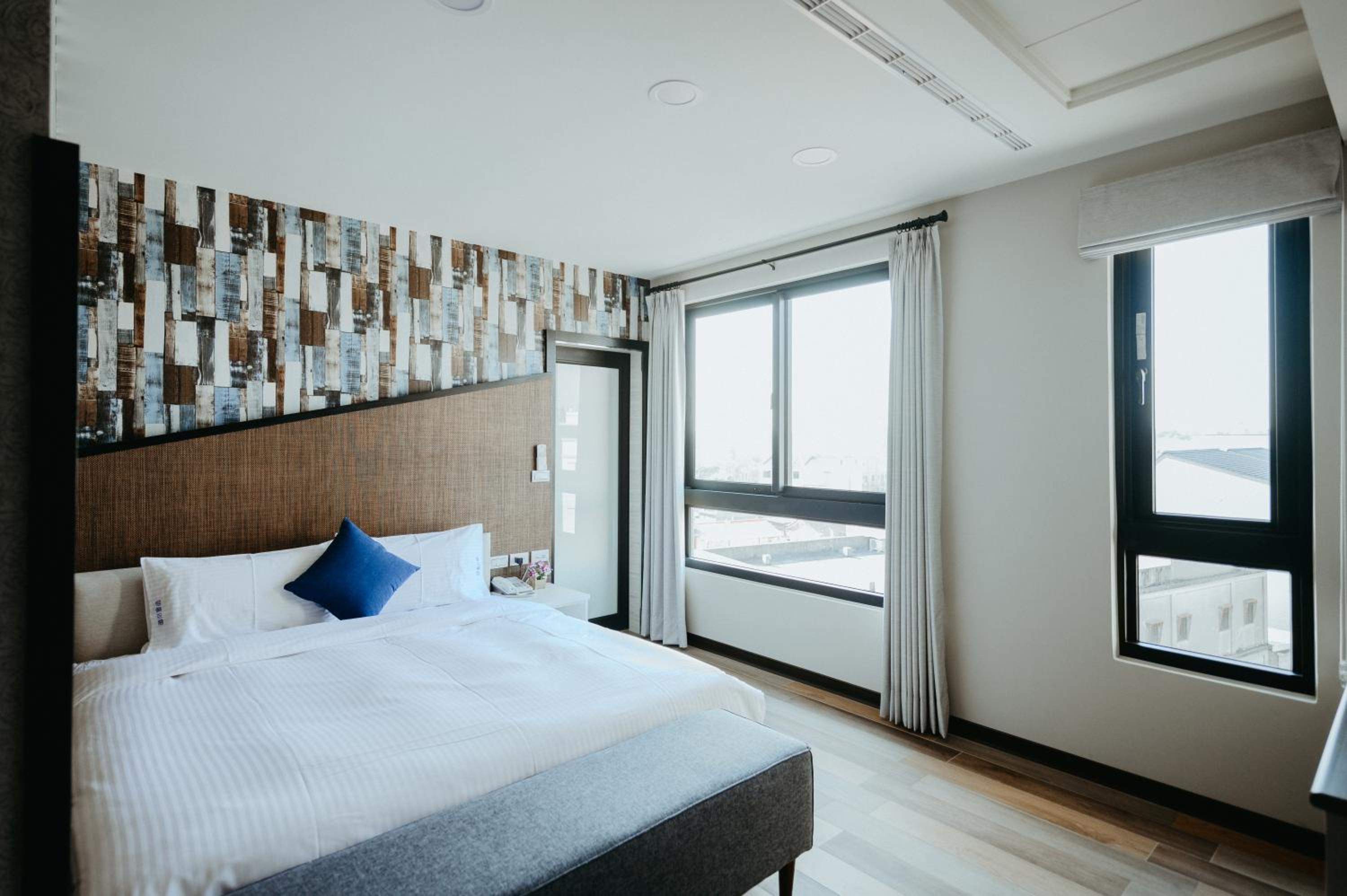 Queen Room with Garden View